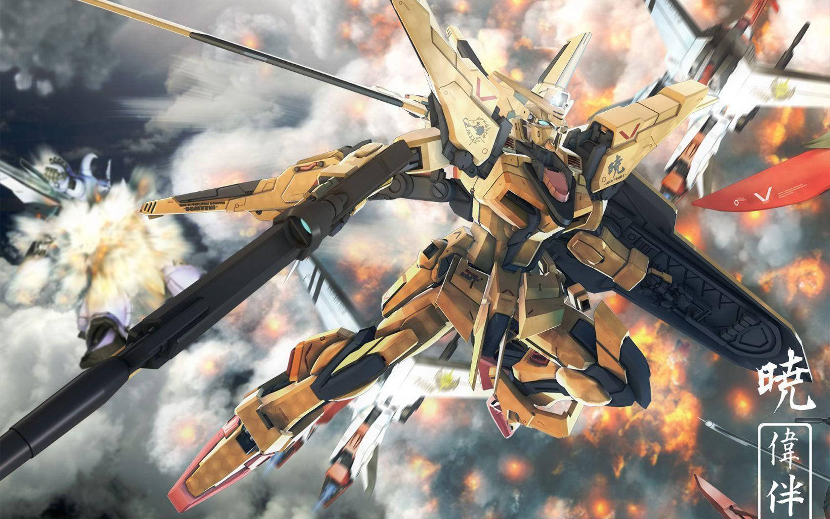 機動戰士鋼彈 桌布 壁紙 — 金色機甲在熾熱爆炸和煙霧瀰漫的天空中與其他機甲戰鬥。