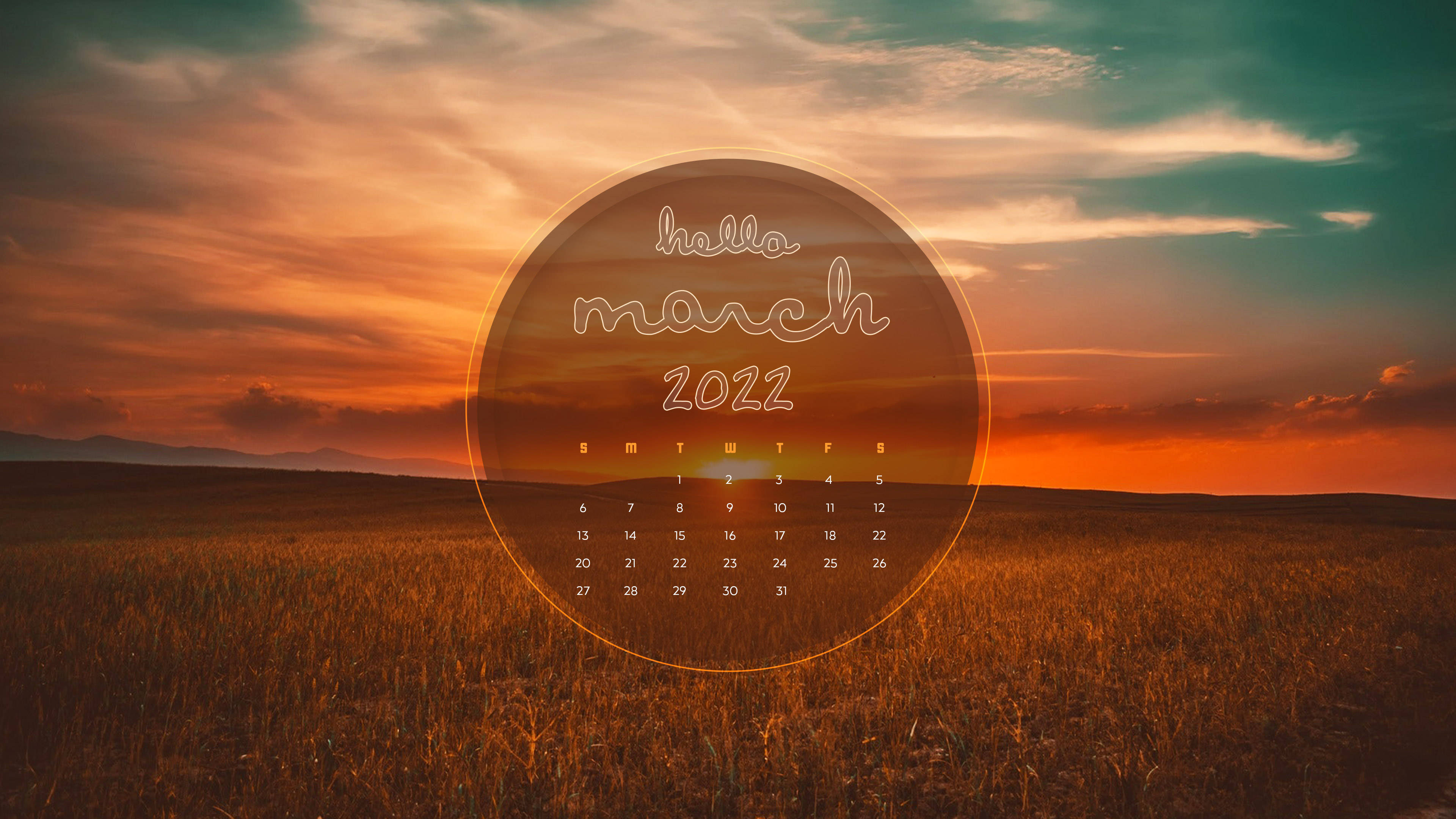 March 桌布 壁紙 — 金色田野在熾熱的日落天空下延伸，一個發光的圓形2022年3月日曆漂浮在上方。
