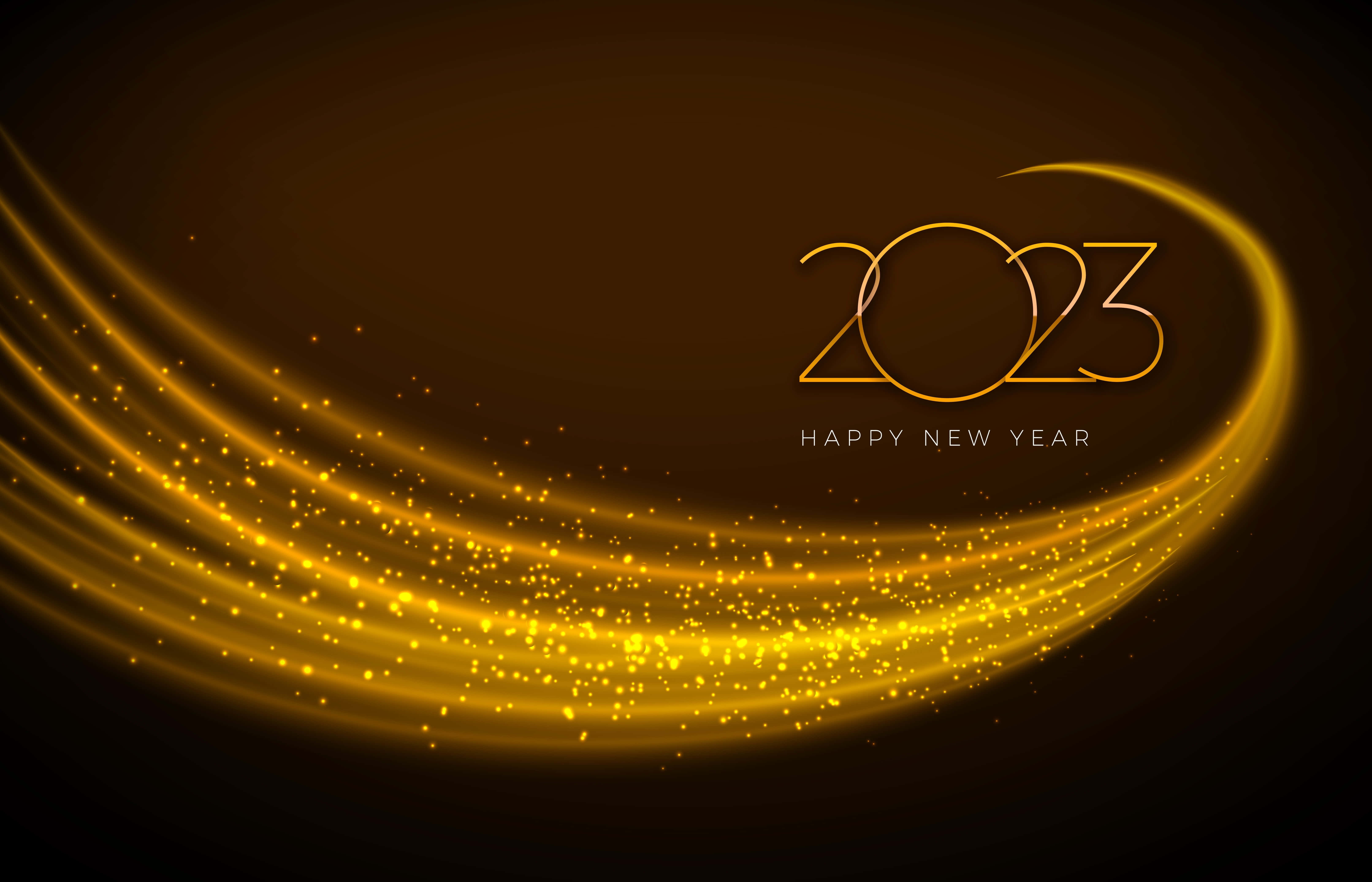 新年 桌布 壁紙 — 金色發光條紋在深棕色背景上圍繞優雅的2023文字旋轉，帶有閃爍粒子。