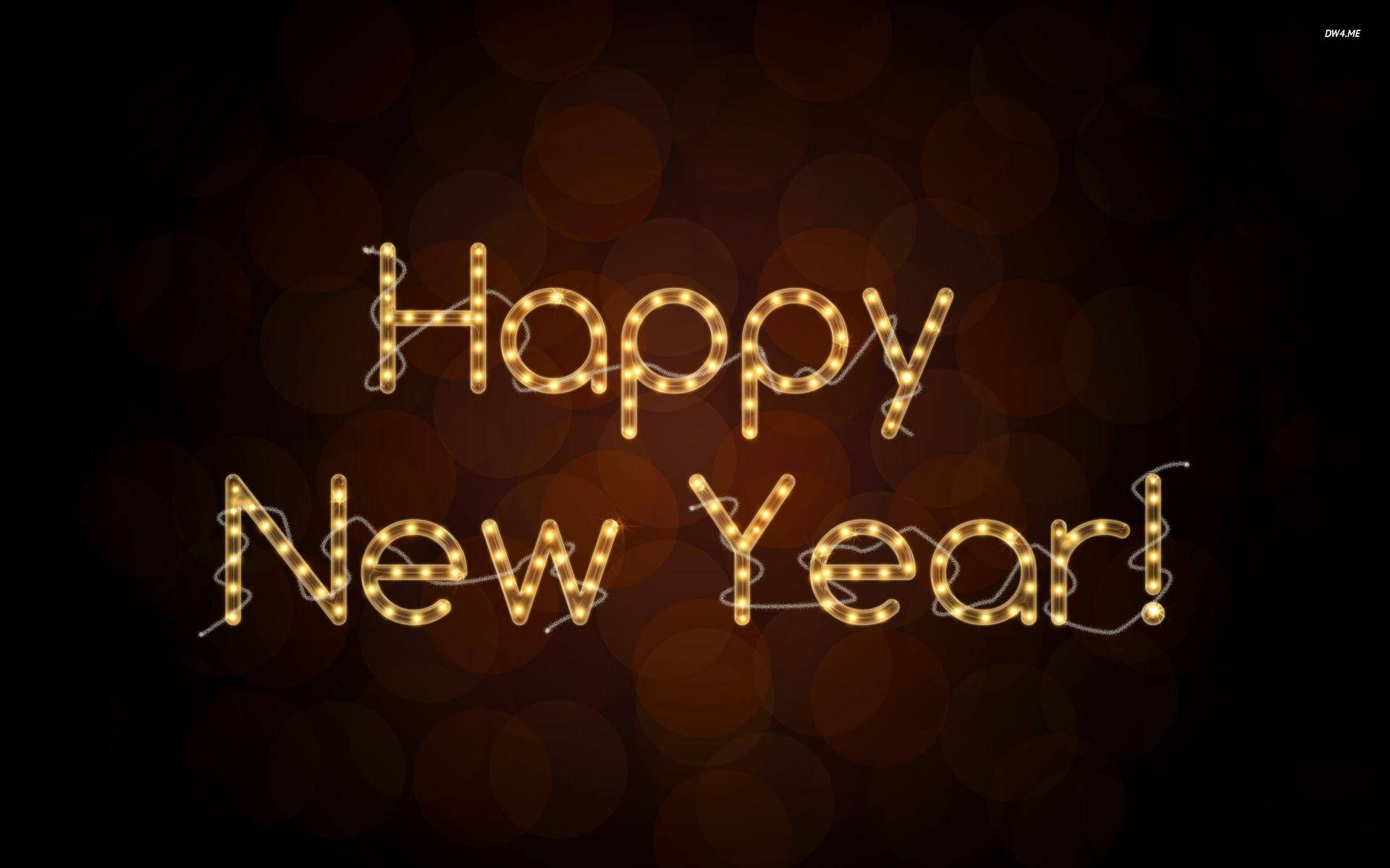 New 桌布 壁紙 — 金色發光的 'Happy New Year!' 文字，用燈串勾勒出輪廓，襯托著暗色散景背景。