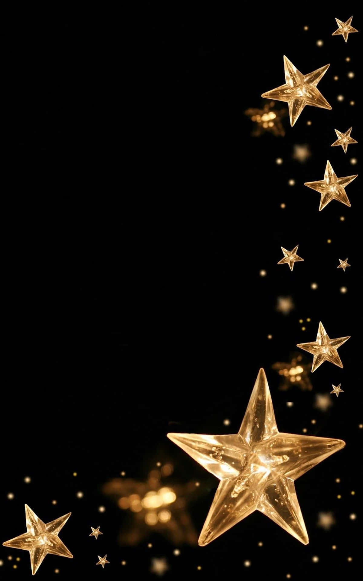 3d Star 桌布 壁紙 — 金色發光的星星在深黑色背景上對角漂浮，營造出節日魔幻的氛圍。