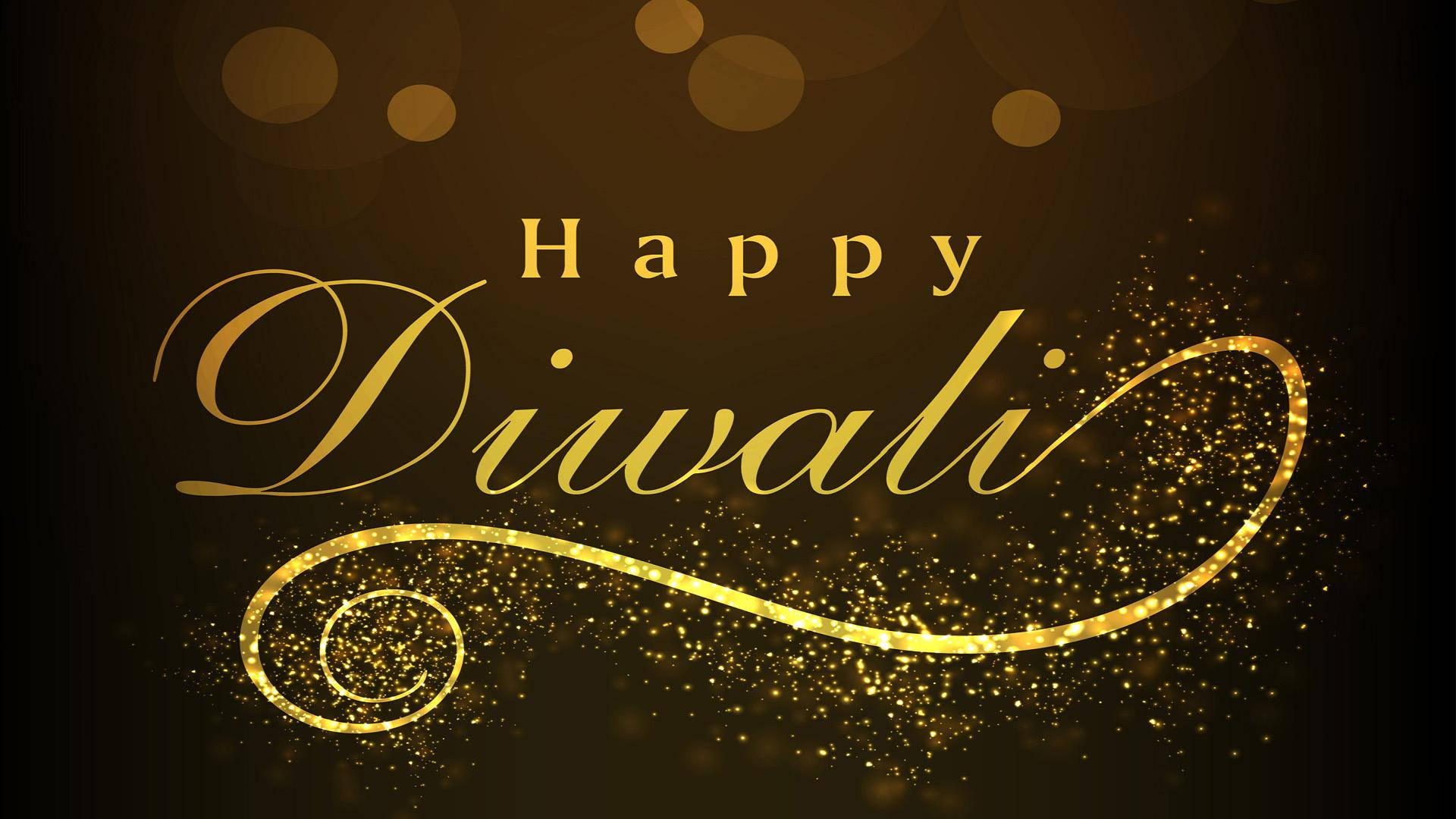 Happy Diwali 桌布 壁紙 — 金色的「Happy Diwali」文字在深棕色散景背景上閃爍著閃亮的粒子。