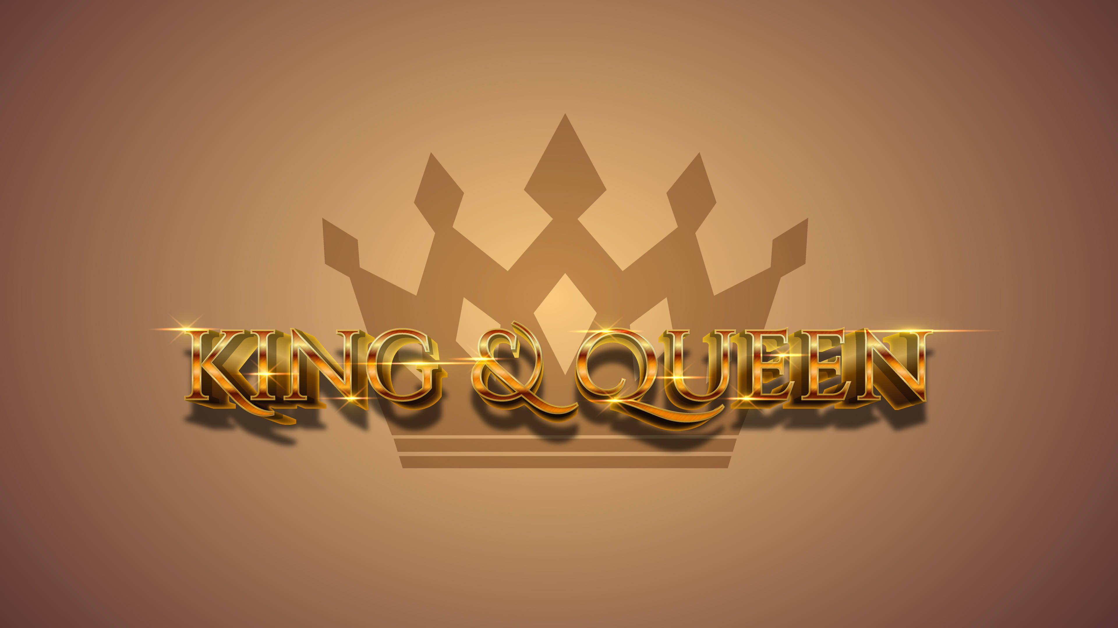 King And Queen 桌布 壁紙 — 金色的「KING & QUEEN」文字與皇冠剪影在溫暖漸層背景上發光。