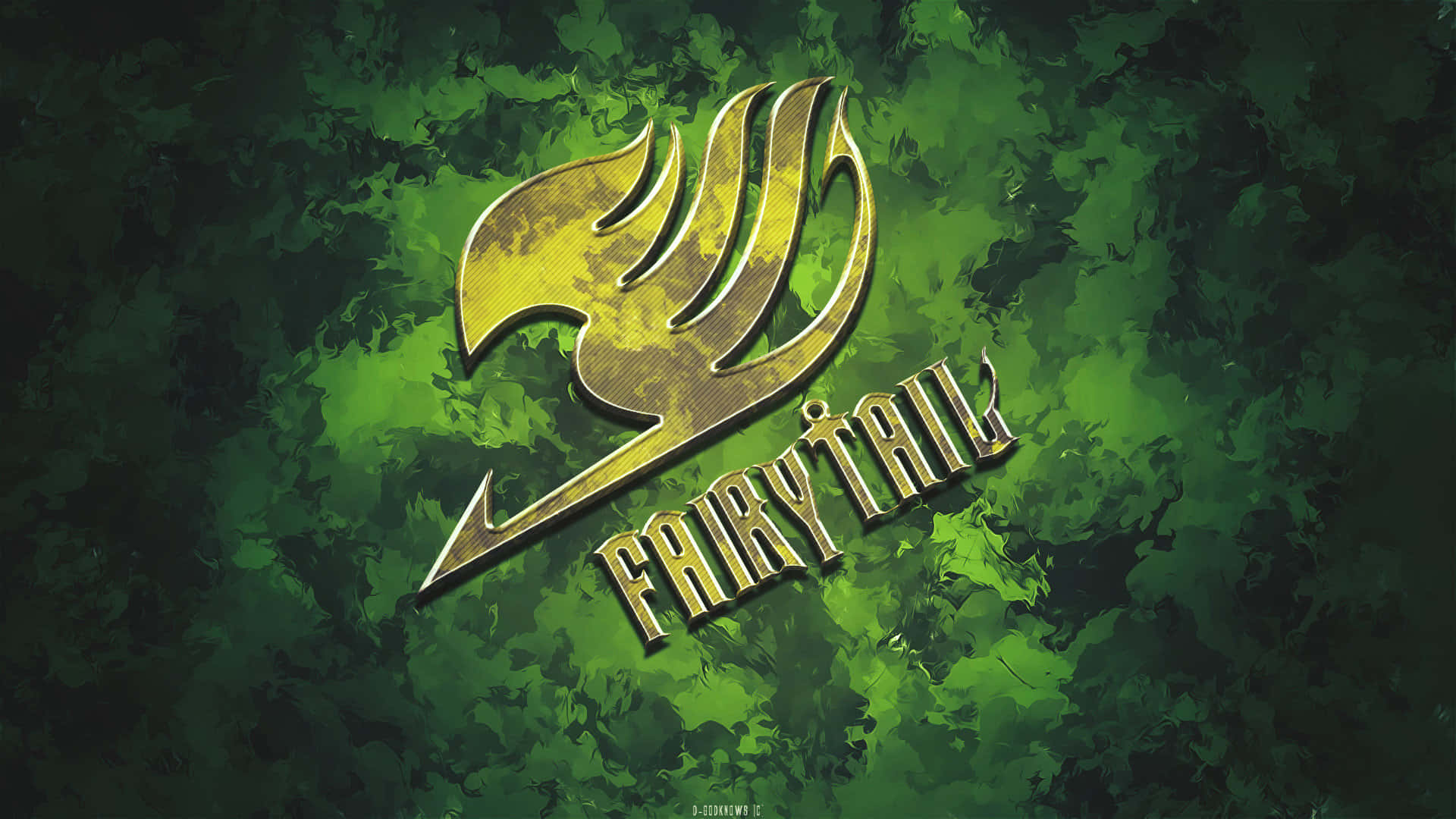 Fairy Tail Logo 桌布 壁紙 — 金色的Fairy Tail標誌在帶有質感的翡翠綠葉背景上閃耀，搭配戲劇性的燈光效果。