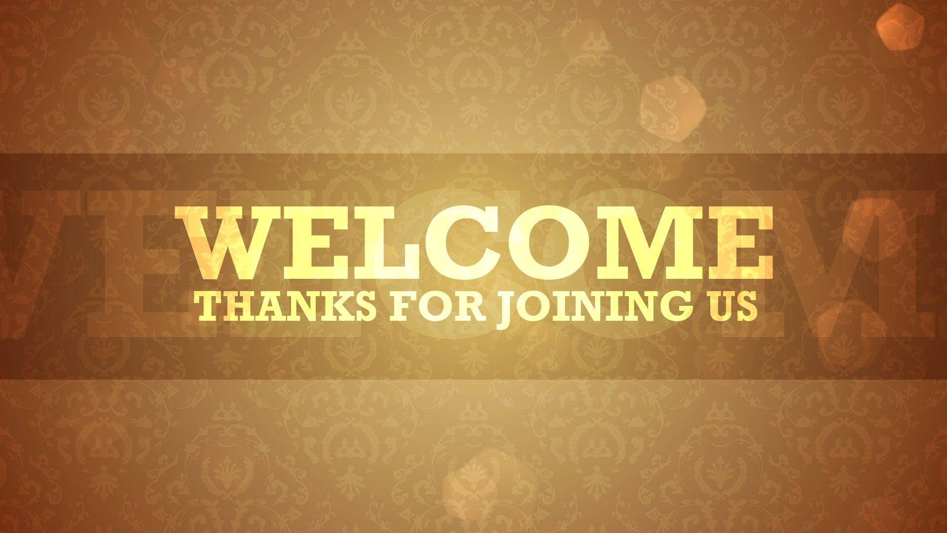 Welcome 桌布 壁紙 — 金色的歡迎文字在豐富的棕色錦緞圖案背景上，伴隨柔和散景燈光溫暖地發光。