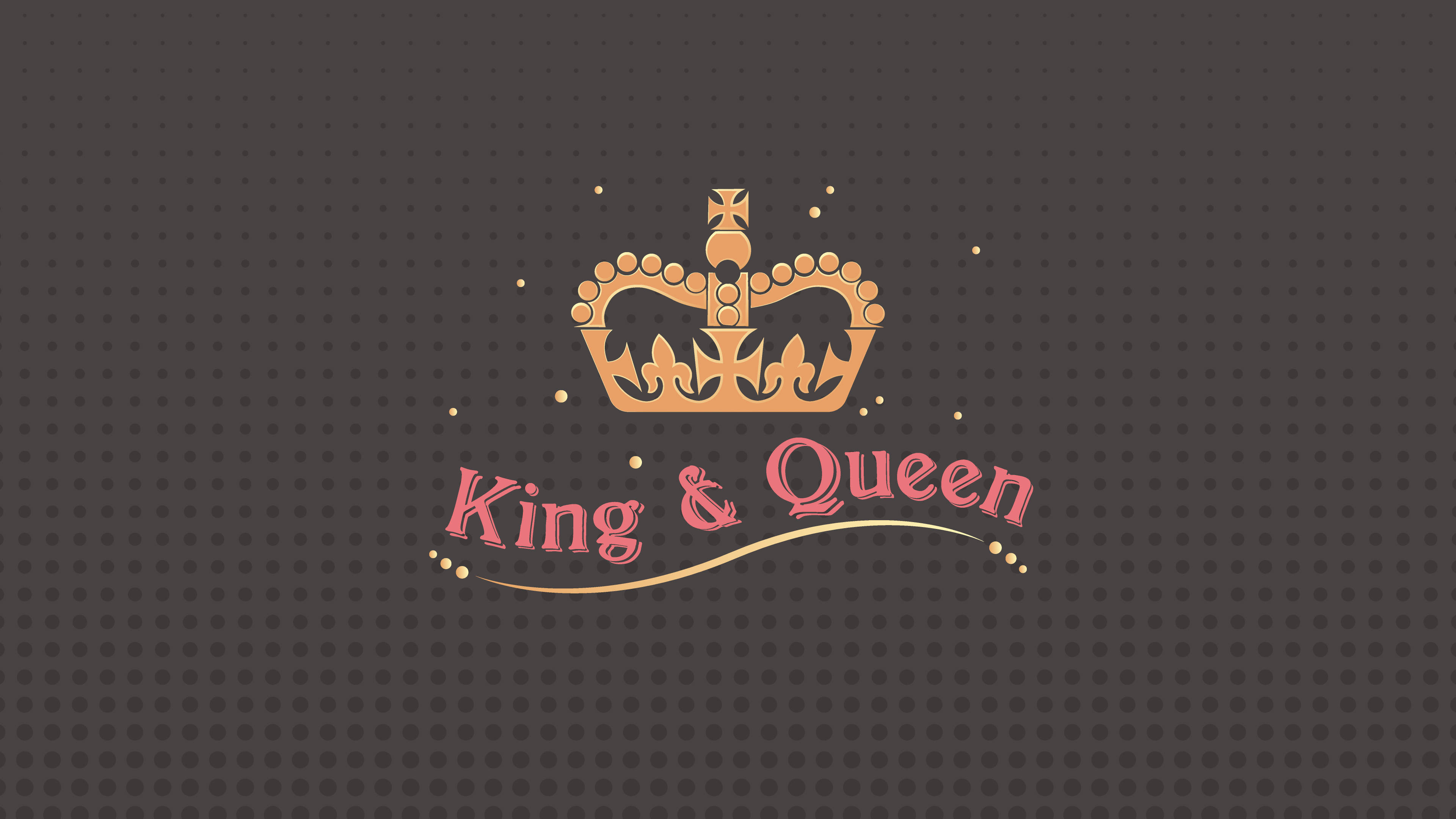 女王 桌布 壁紙 — 金色皇冠和粉紅色「King & Queen」文字漂浮在帶有閃亮裝飾的深灰色圓點背景上。