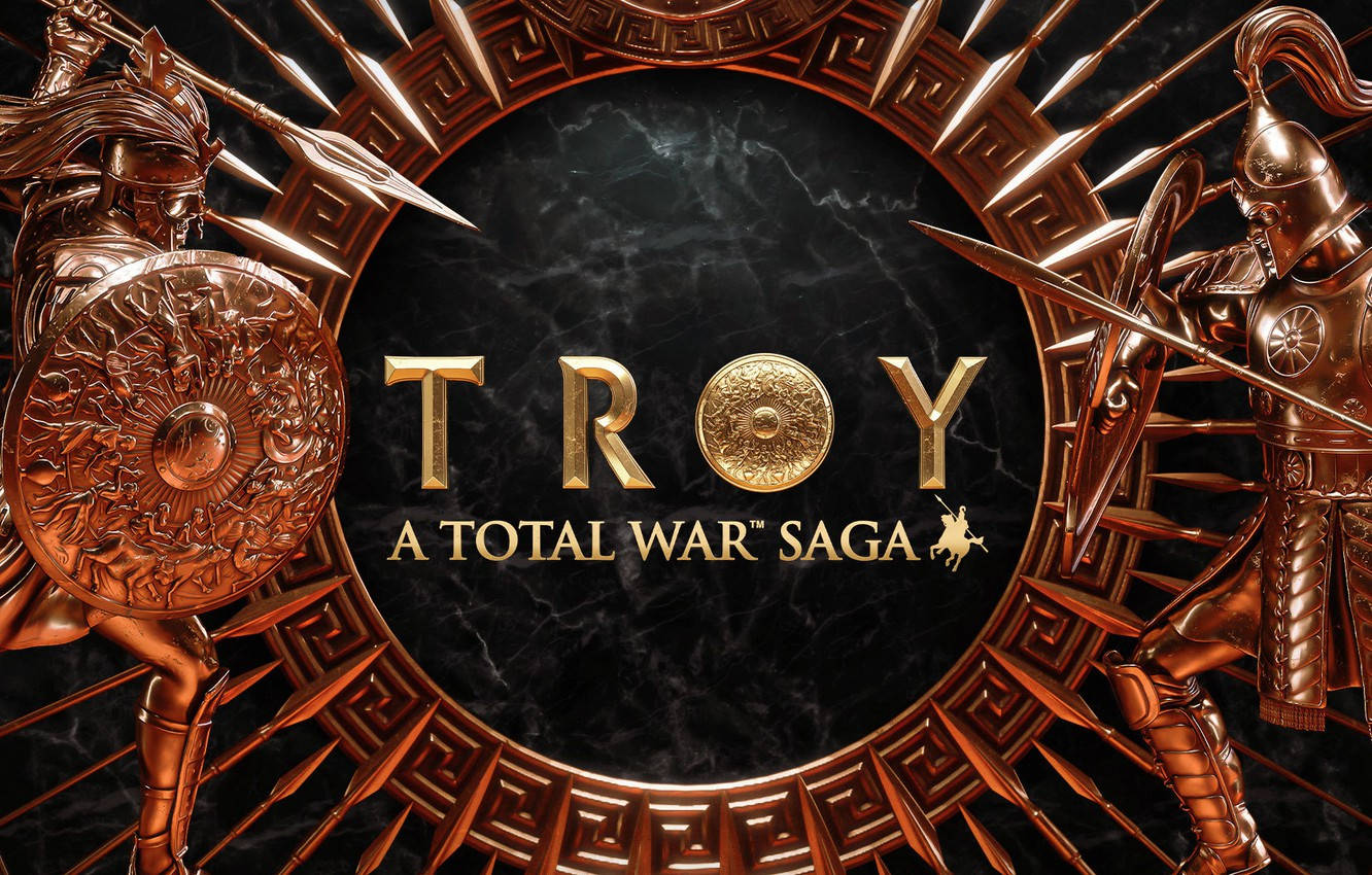 Total War 桌布 壁紙 — 金色盔甲戰士在黑色大理石背景上，伴隨著希臘鑰匙圖案和長矛，護衛著「TROY」標誌。