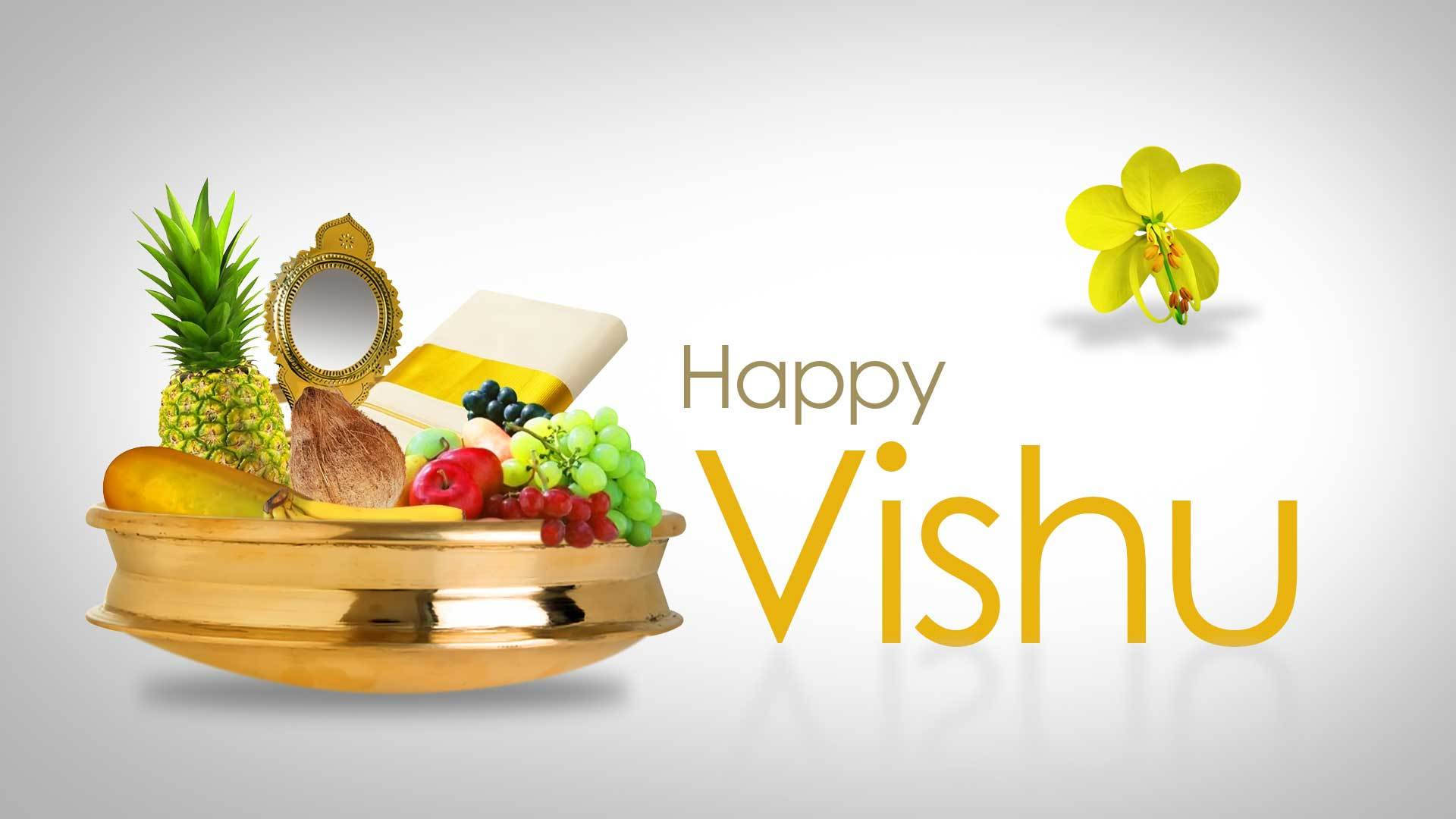 Vishu 桌布 壁紙 — 金色盤子盛載新鮮水果和鏡子，白色背景上有「Happy Vishu」文字和漂浮的黃色花朵。
