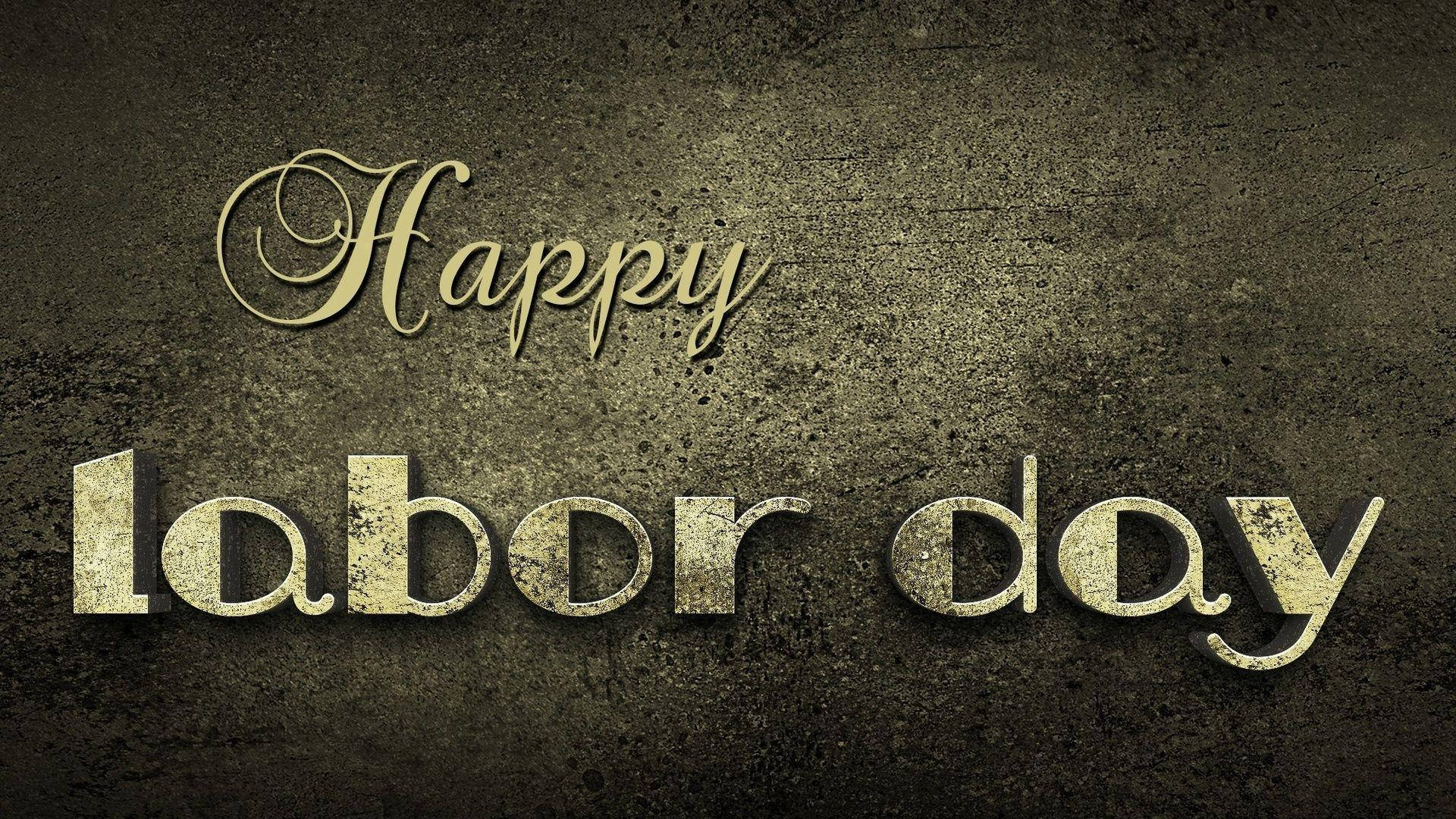 Labor 桌布 壁紙 — 金色紋理的「Happy Labor Day」文字在粗糙深棕色混凝土牆背景上閃耀。