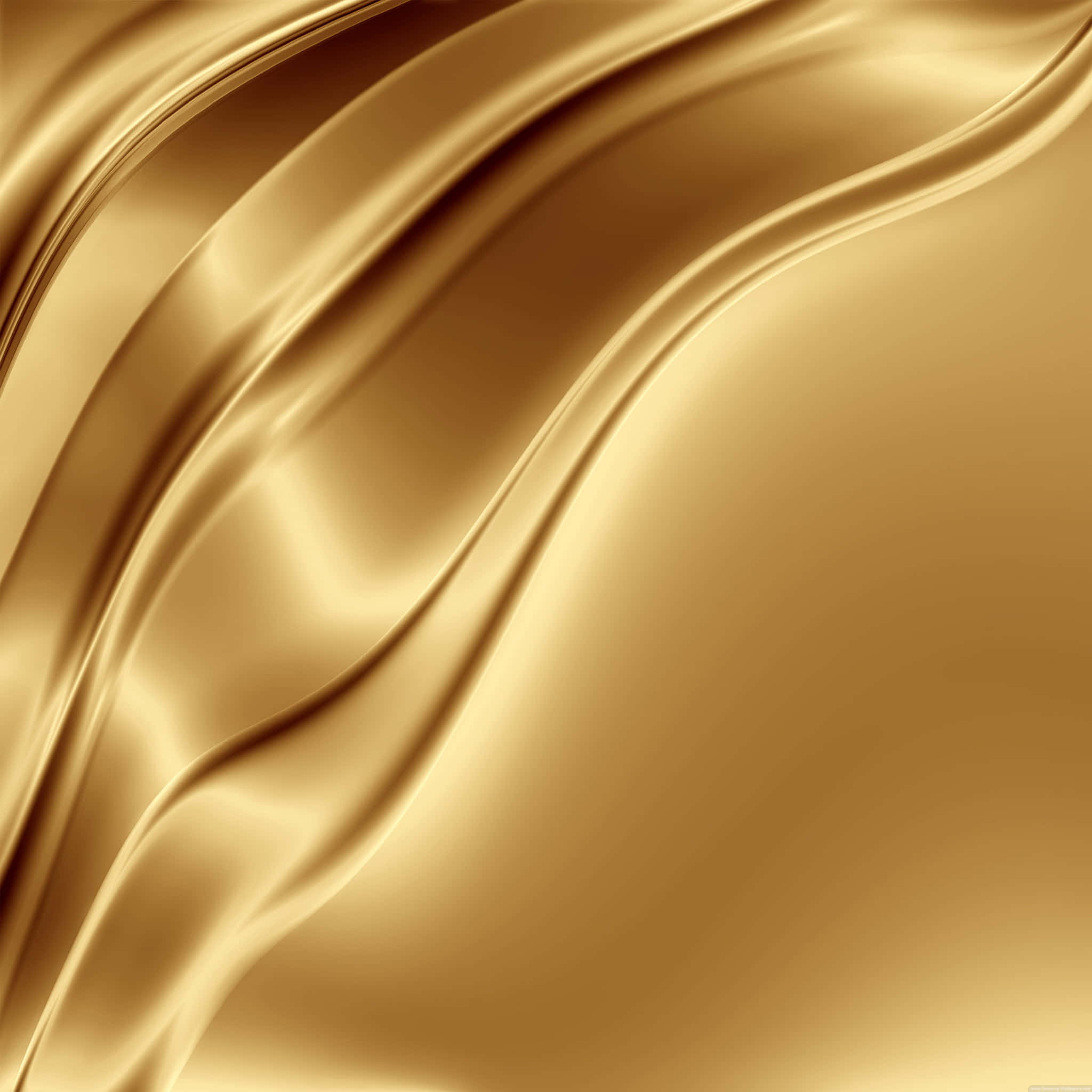 Golden 桌布 壁紙 — 金色絲綢布料以平滑起伏的波浪流動，帶有柔和的高光和深邃的陰影。