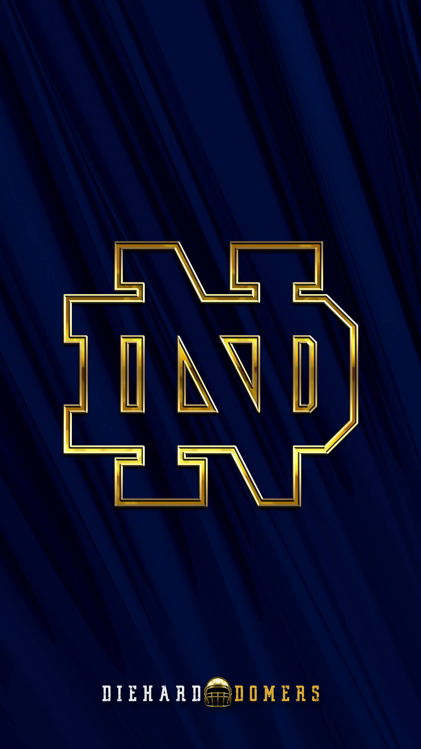 Notre Dame Football 桌布 壁紙 — 金色聖母大學標誌在深藍色斜紋背景上閃耀，下方有「Diehard Domers」文字。
