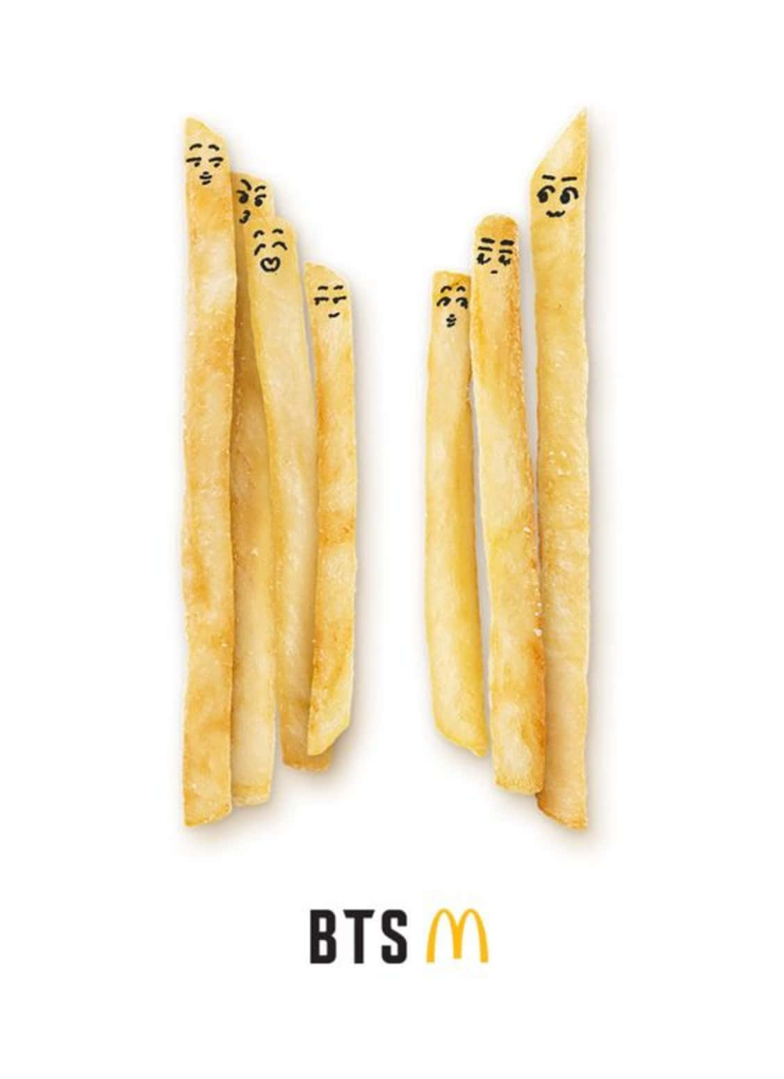 Bts Mac 桌布 壁紙 — 金色薯條，帶有手繪卡通臉孔，排列成兩組，背景為純白色。