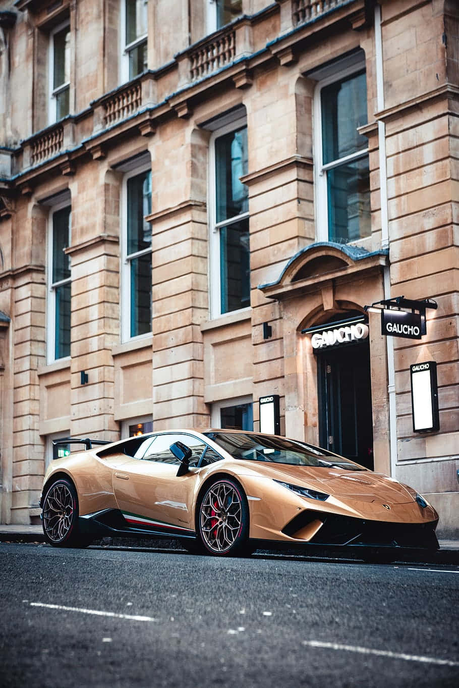 金色跑車