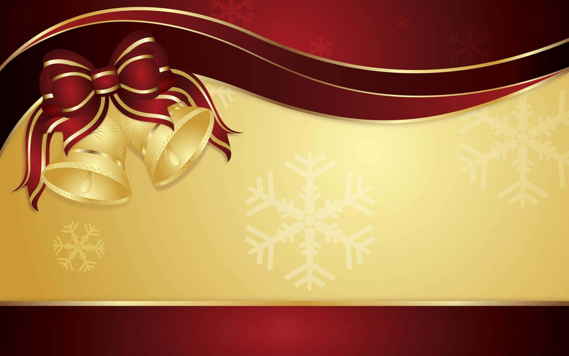 Christmas Card 桌布 壁紙 — 金色鈴鐺繫著紅色絲帶，放置在飾有雪花圖案的金色和紅色背景上。