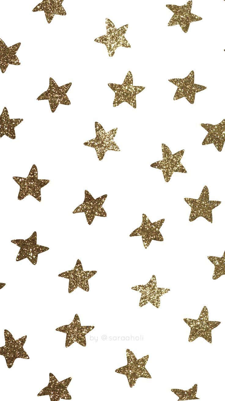 Stars 桌布 壁紙 — 金色閃粉星星散落在潔白背景上，形成俏皮的重複圖案。