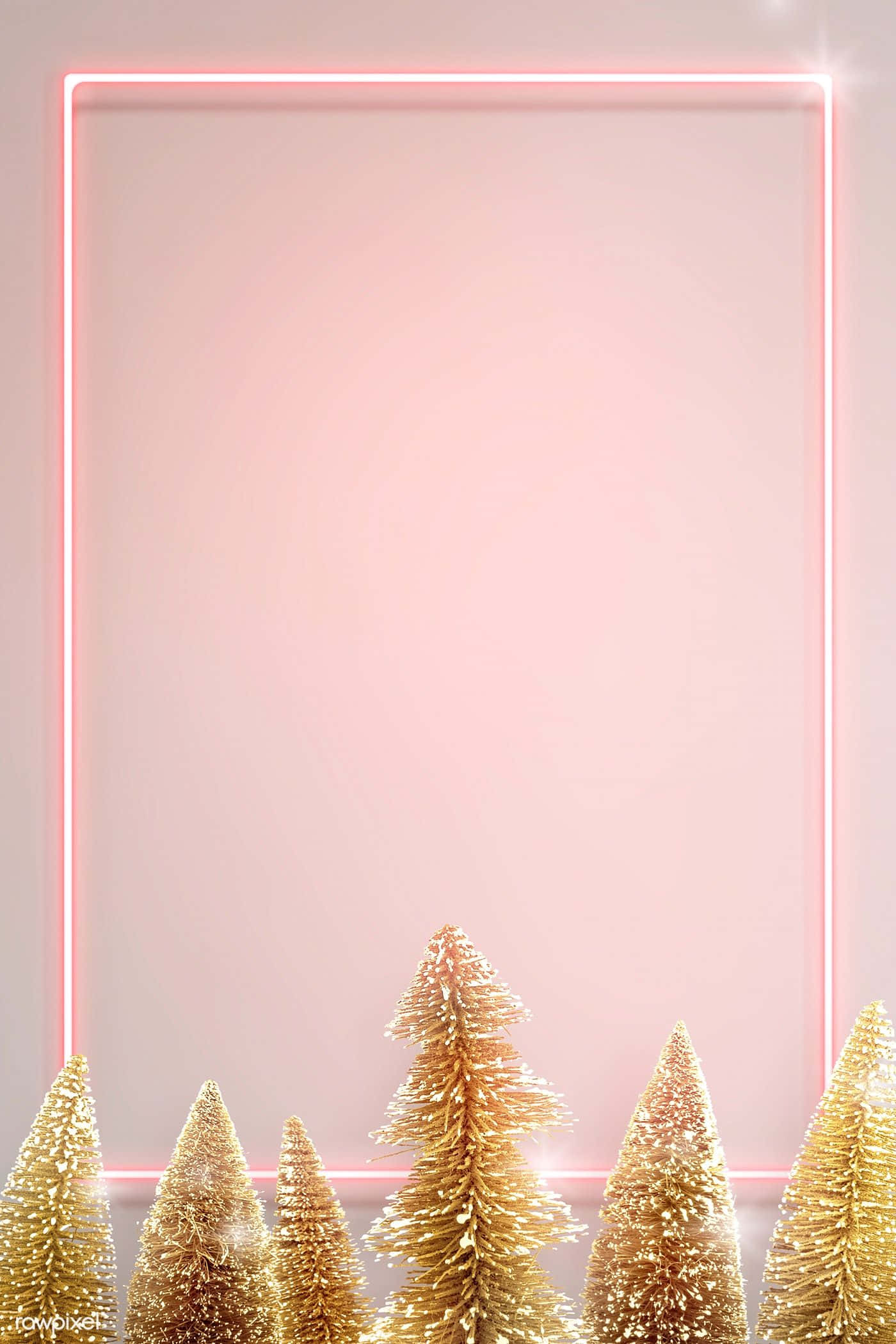 Rose Gold Christmas 桌布 壁紙 — 金色閃閃發光的迷你聖誕樹位於發光的粉紅色霓虹燈框下，背景為柔和的粉紅色。