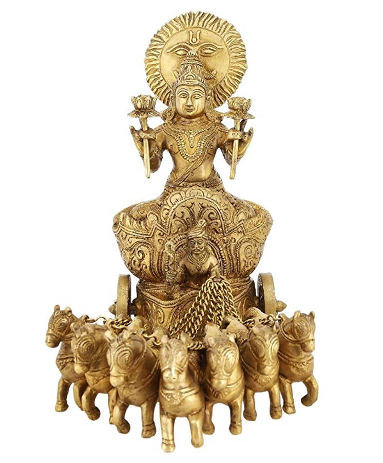 神 桌布 壁紙 — 金色雕像，一位坐姿神祇，帶有太陽光環，手持蓮花，周圍有七匹馬的雕像。