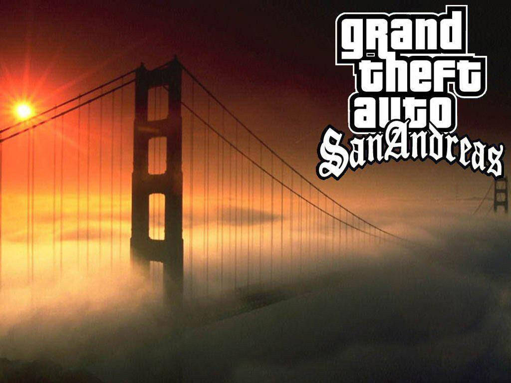 GTA 聖安地列斯 桌布 壁紙 — 金門大橋在熾熱的日落餘暉中呈現剪影，下方有霧氣，並疊加了GTA San Andreas標誌。