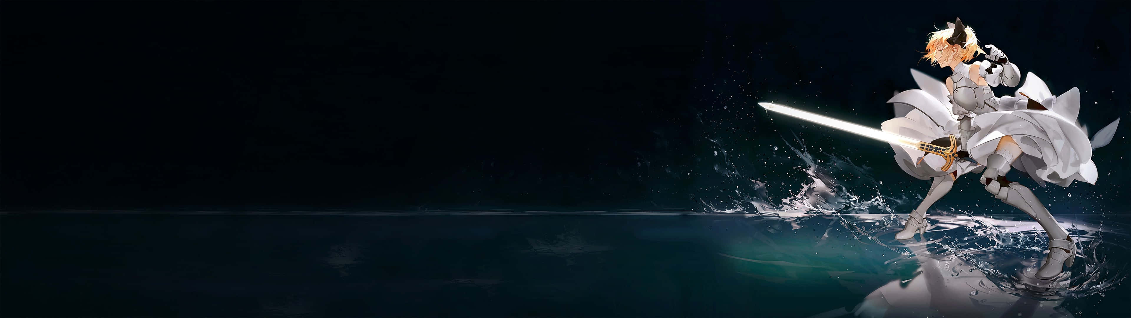 3840 X 1080 Anime HD 桌布 壁紙 — 金髮動漫戰士在夜空下的暗水中揮舞發光的劍。