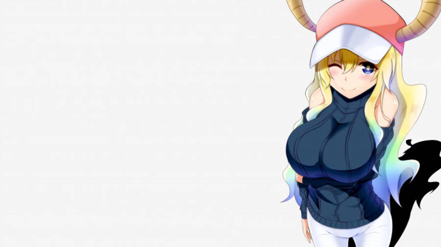 Lucoa 桌布 壁紙 — 金髮有角的動漫女孩戴著帽子和深色上衣，在純色背景上眨眼。