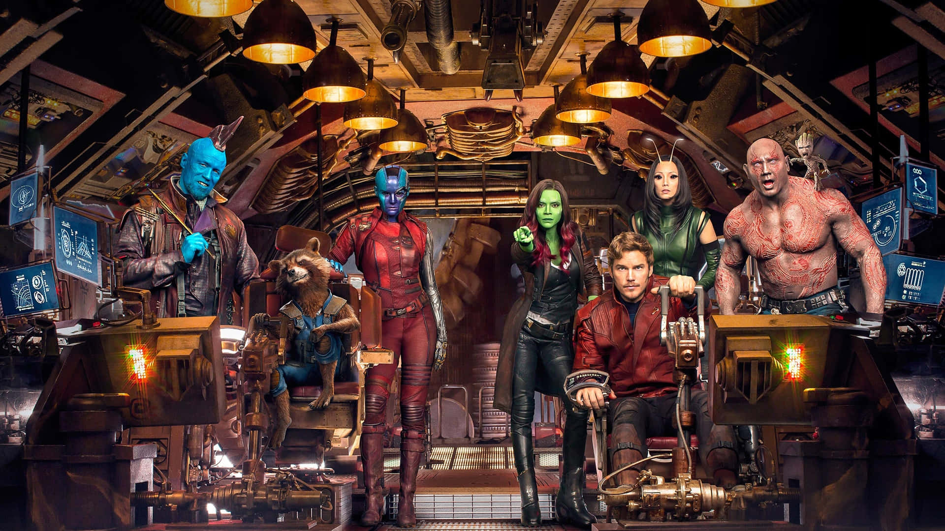 Guardians Of The Galaxy 2 桌布 壁紙 — 銀河守護者的船員在溫暖發光的燈光下，自信地擺姿勢在他們太空船雜亂的駕駛艙內。
