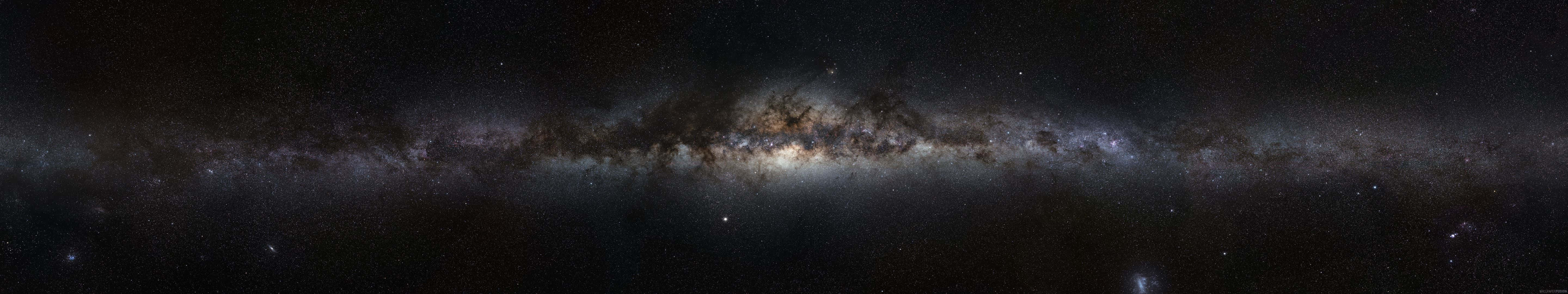 wide 桌布 壁紙 — 銀河系令人驚嘆的全景視圖，數十億顆恆星和宇宙塵埃在深邃的太空黑暗中閃耀。