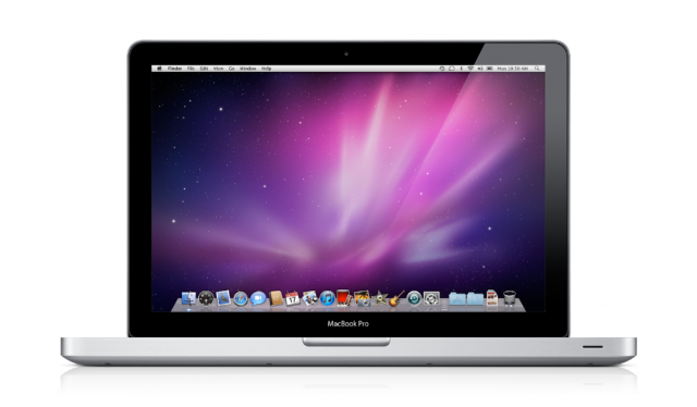 MacBook 動態圖片 桌布 壁紙 — 銀色 MacBook Pro 筆記型電腦顯示充滿活力的紫色和粉紅色宇宙桌布，帶有星場和 Dock 圖標，背景為黑色像素化。