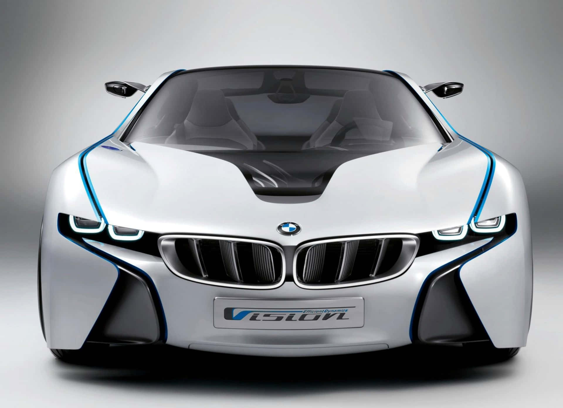 Bmw Laptop 桌布 壁紙 — 銀色BMW i8 Vision概念車的正面視圖，帶有藍色裝飾和發光車頭燈，背景為漸變灰色。