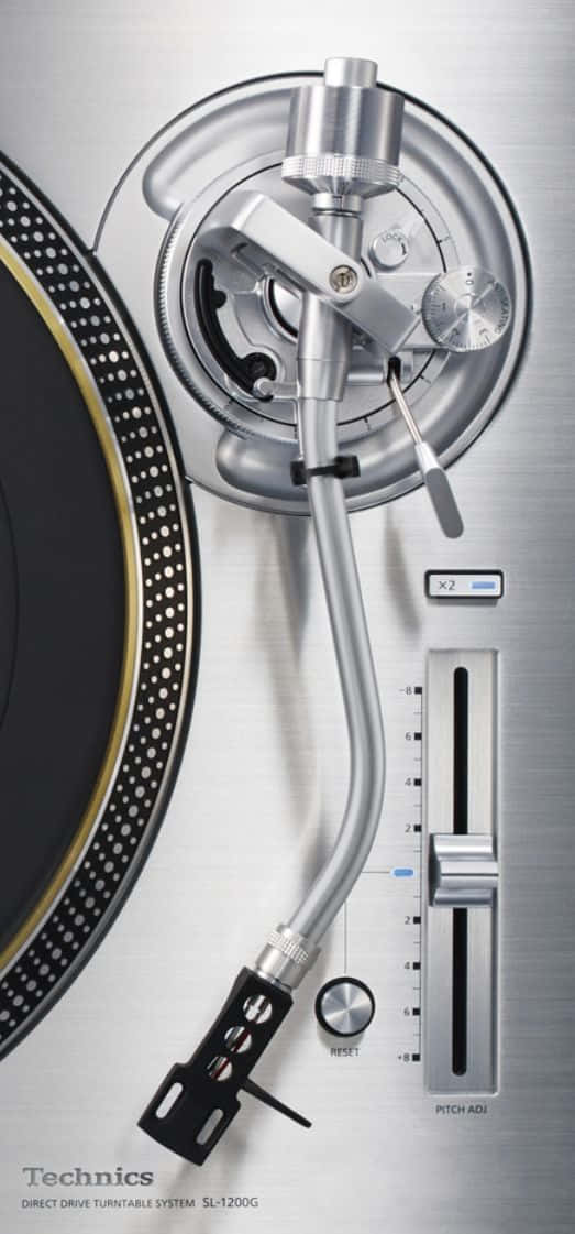 音樂 桌布 壁紙 — 銀色Technics SL-1200G唱盤的特寫，帶有唱臂和音高控制滑塊。