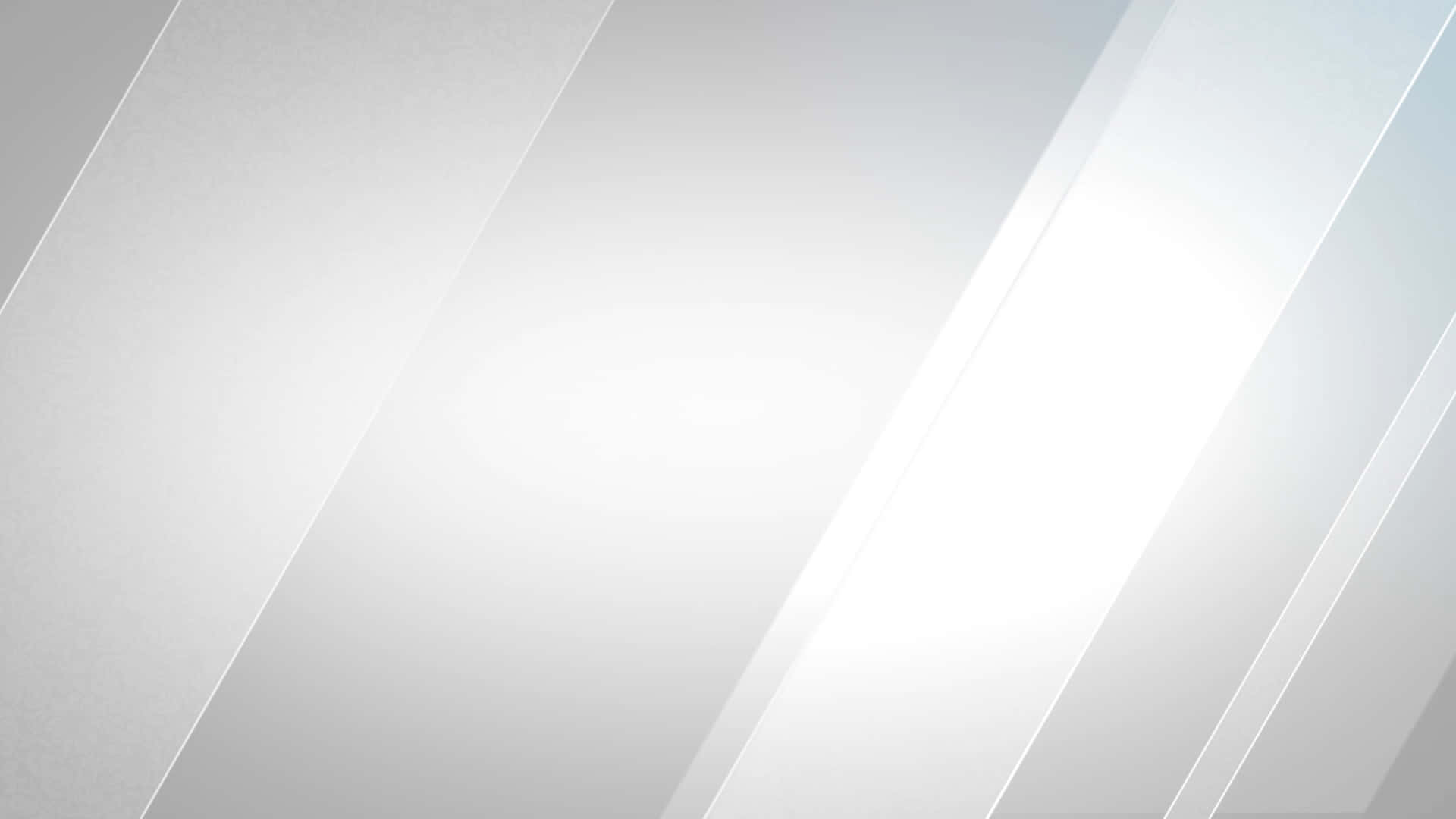 白色美學動圖 桌布 壁紙 — 銀色和白色的斜向光線條紋，以柔和的漸變和細微的紋理營造出時尚的抽象背景。