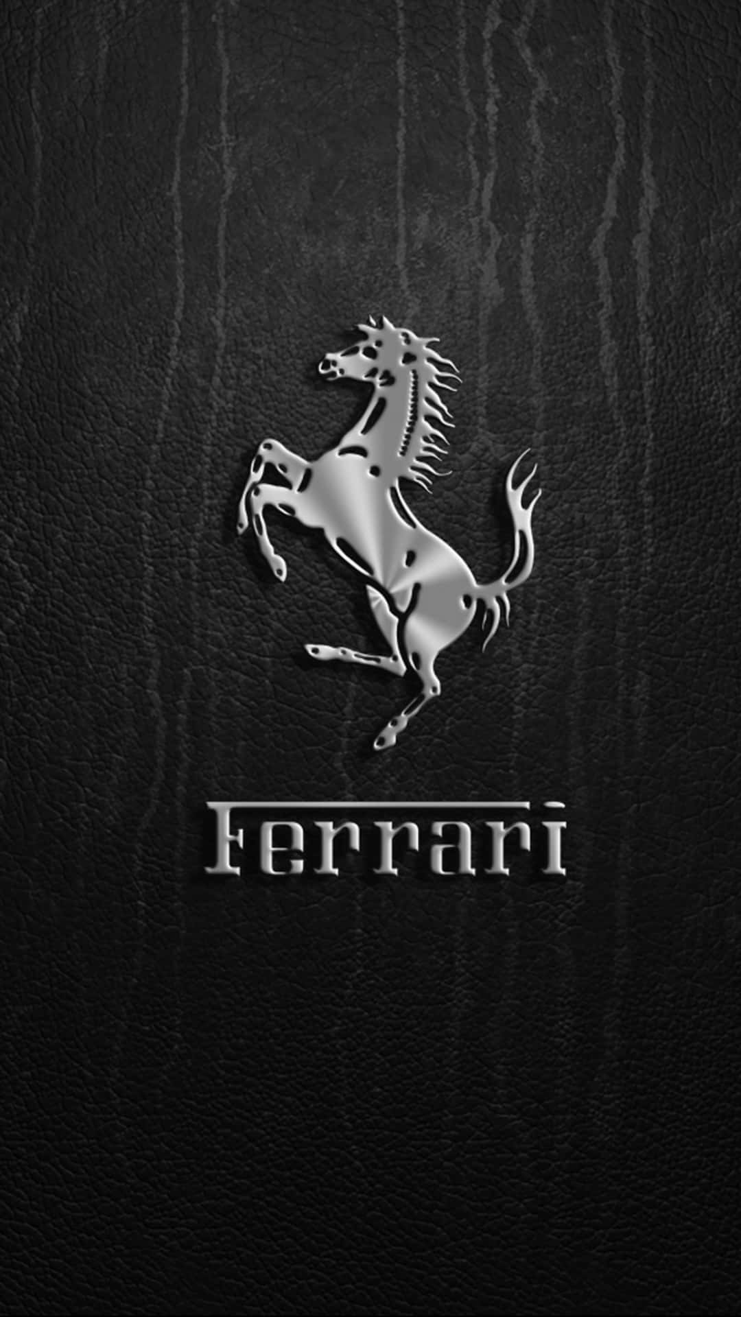 Luxury Brands 桌布 壁紙 — 銀色法拉利躍馬標誌壓印在紋理黑色皮革上，品牌名稱位於下方。
