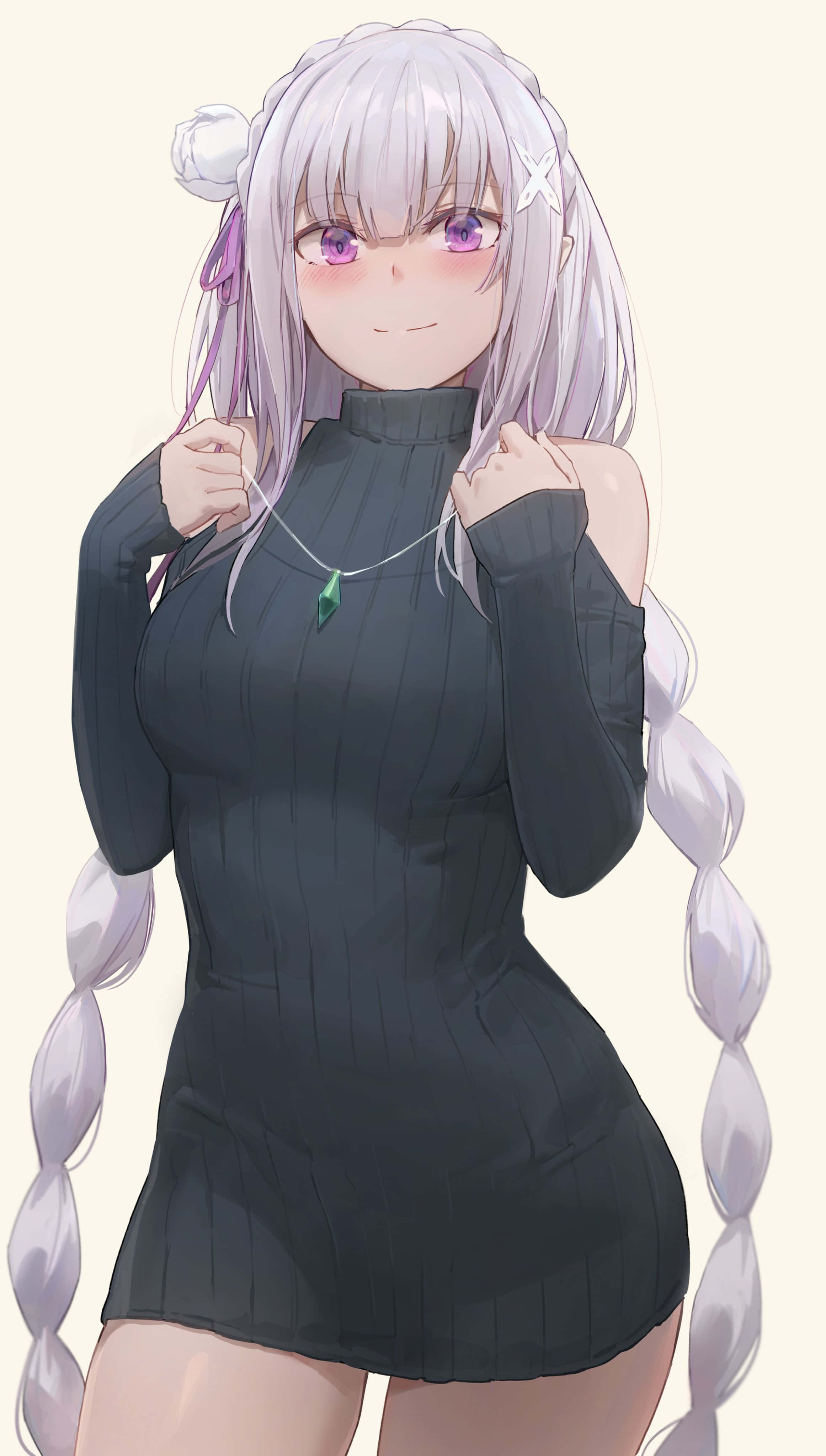 Re Zero Emilia 桌布 壁紙 — 銀色辮子頭髮和紫色眼睛的動漫女孩，穿著黑色羅紋連衣裙和綠色吊墜，背景為柔和的奶油色。