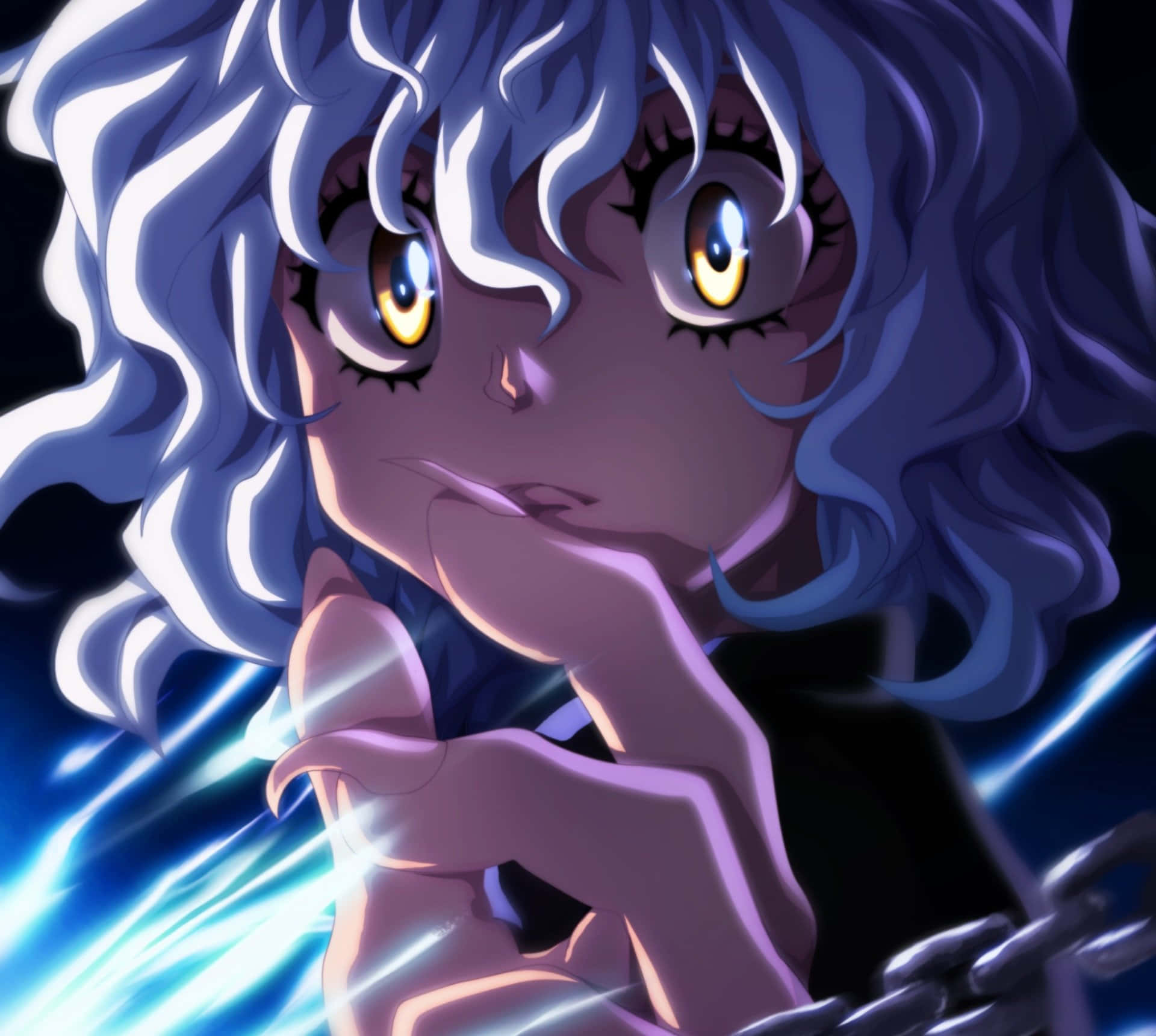 Neferpitou 桌布 壁紙 — 銀髮黃眼發光動漫少女特寫，在黑暗背景中手持發光藍色鎖鏈。