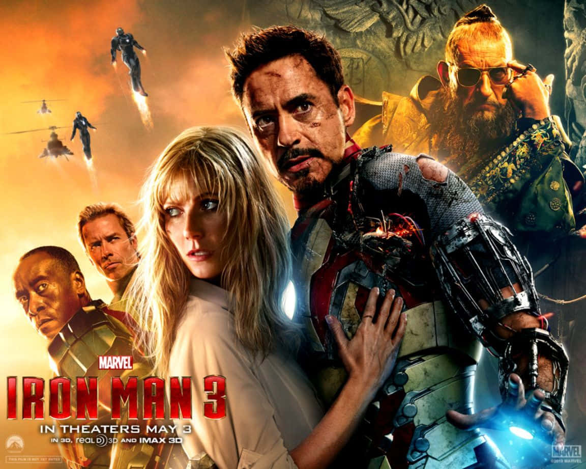Iron Man Movies 桌布 壁紙 — 鋼鐵人3電影海報，展示身穿受損裝甲的東尼·史塔克與佩珀·波茨並肩，背景是熾熱的橙色天空，有飛行服和直升機。
