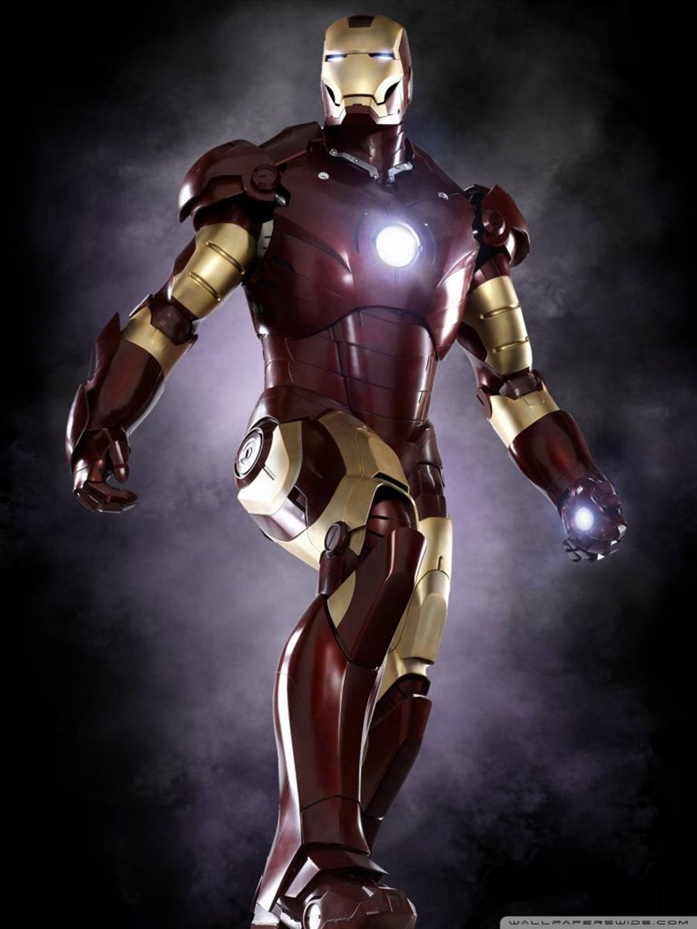 Iron Man Phone 桌布 壁紙 — 鋼鐵人以英雄姿態站立，發光的弧形反應器和斥力手，背景是煙霧瀰漫的黑暗。