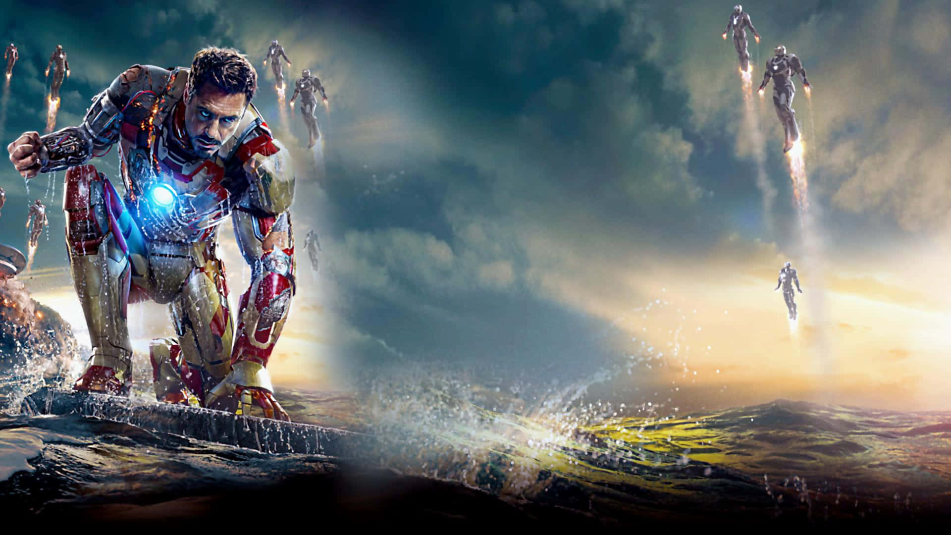 iron man 3 桌布 壁紙 — 鋼鐵人蹲在岩石海岸上，多套鋼鐵人裝甲在戲劇性的日落天空背景下飛過頭頂。