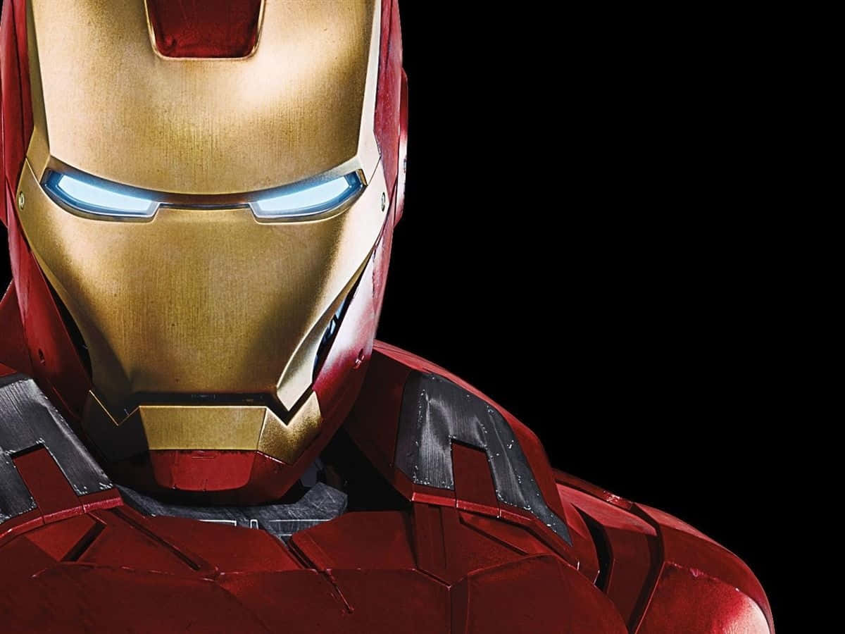 iron man 3 桌布 壁紙 — 鋼鐵人頭盔特寫，藍色眼睛在黑色背景上發光。