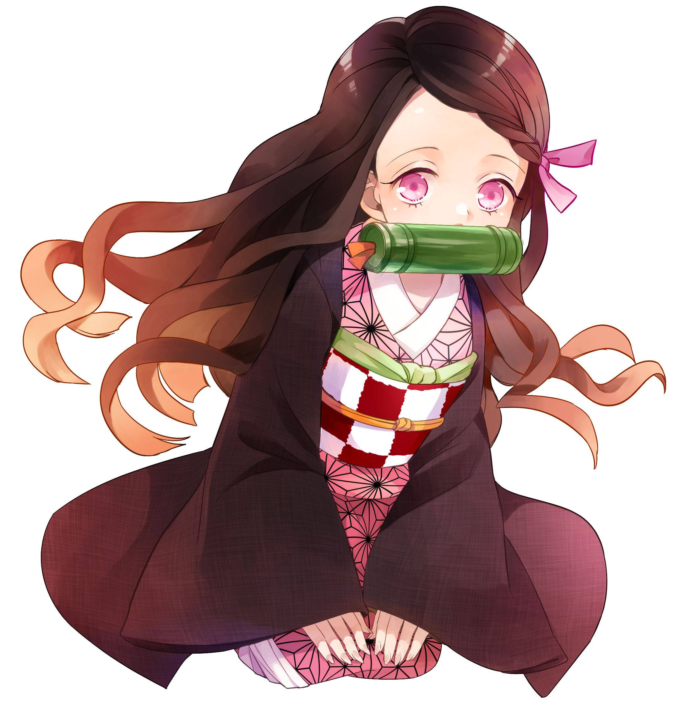 禰豆子 桌布 壁紙 — 長棕髮粉紅眼睛的動漫女孩盤腿而坐，穿著傳統和服，嘴上戴著竹製口塞。