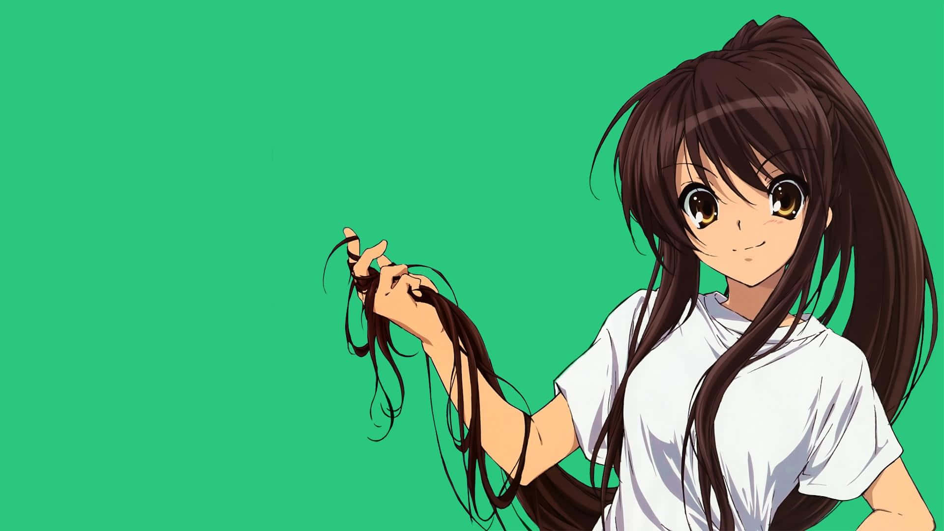 The Melancholy Of Haruhi Suzumiya 桌布 壁紙 — 長棕髮金眼的動漫女孩微笑著，手握一縷頭髮，背景為純綠色。