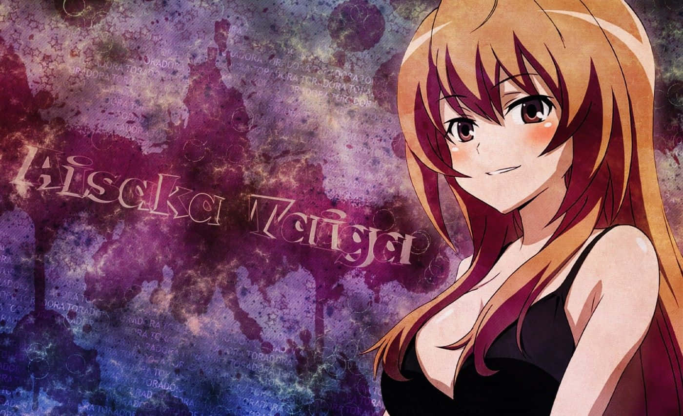 Toradora 桌布 壁紙 — 長紅棕色頭髮的動漫女孩在充滿活力的紫色和藍色水彩背景下溫柔地微笑。