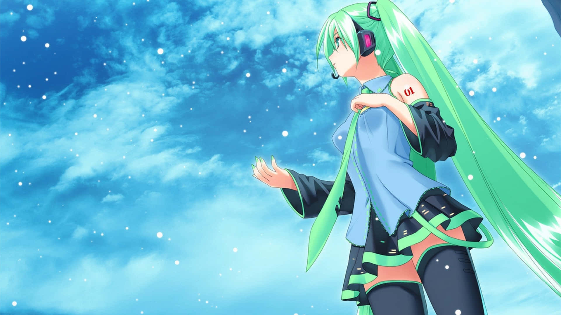 初音未來 桌布 壁紙 — 長綠髮戴耳機的動漫女孩站在繁星點點的藍天白雲背景下。