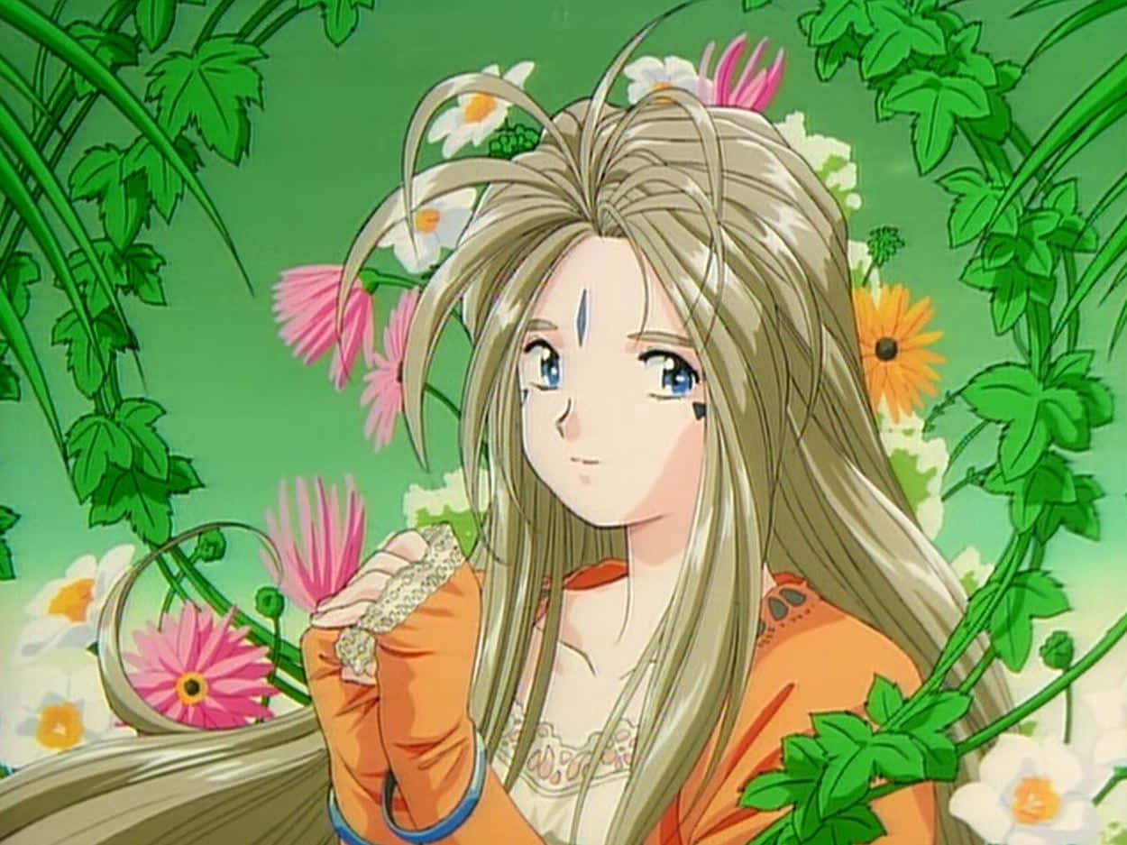 Ah My Goddess 桌布 壁紙 — 長金髮藍眼動漫女孩，手持花朵，被茂密綠色藤蔓和繽紛花朵環繞，溫柔微笑。