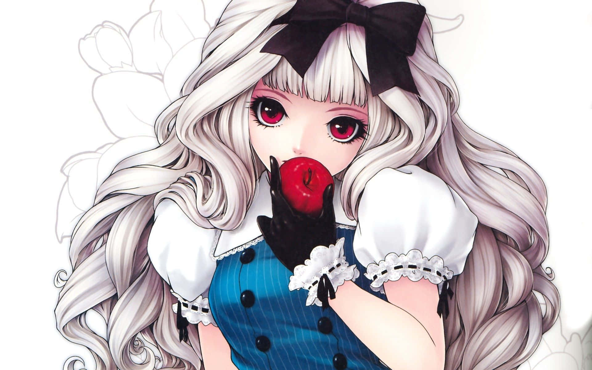 動漫女孩 桌布 壁紙 — 長銀髮紅眼動漫少女咬著一個閃亮的紅蘋果，身穿藍色連衣裙和黑色手套。