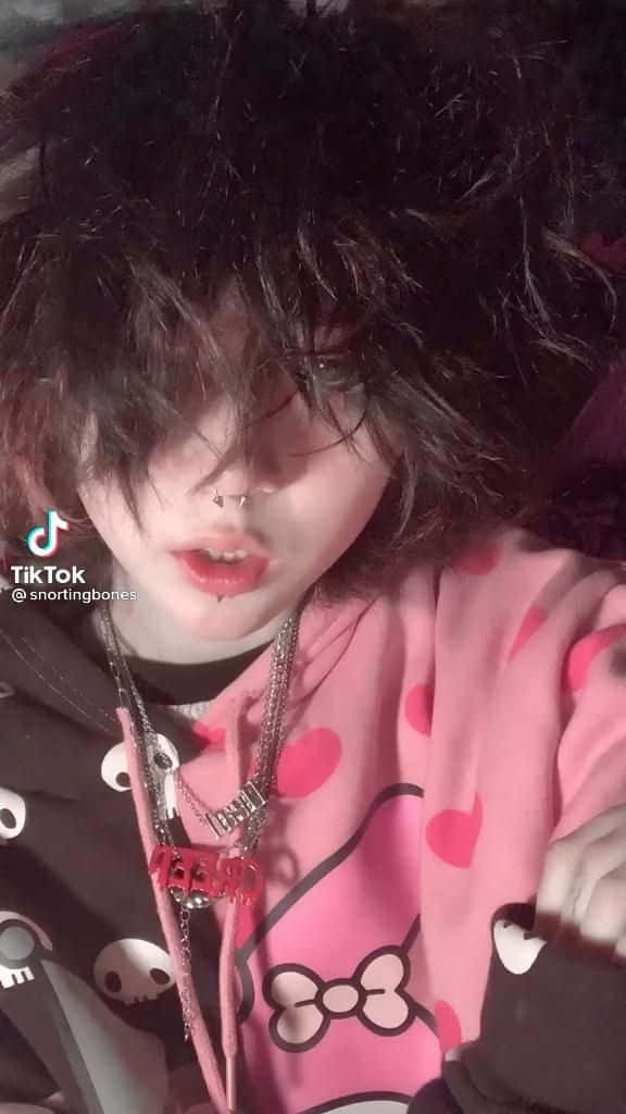 長髮女孩穿著粉色毛衣 壁紙