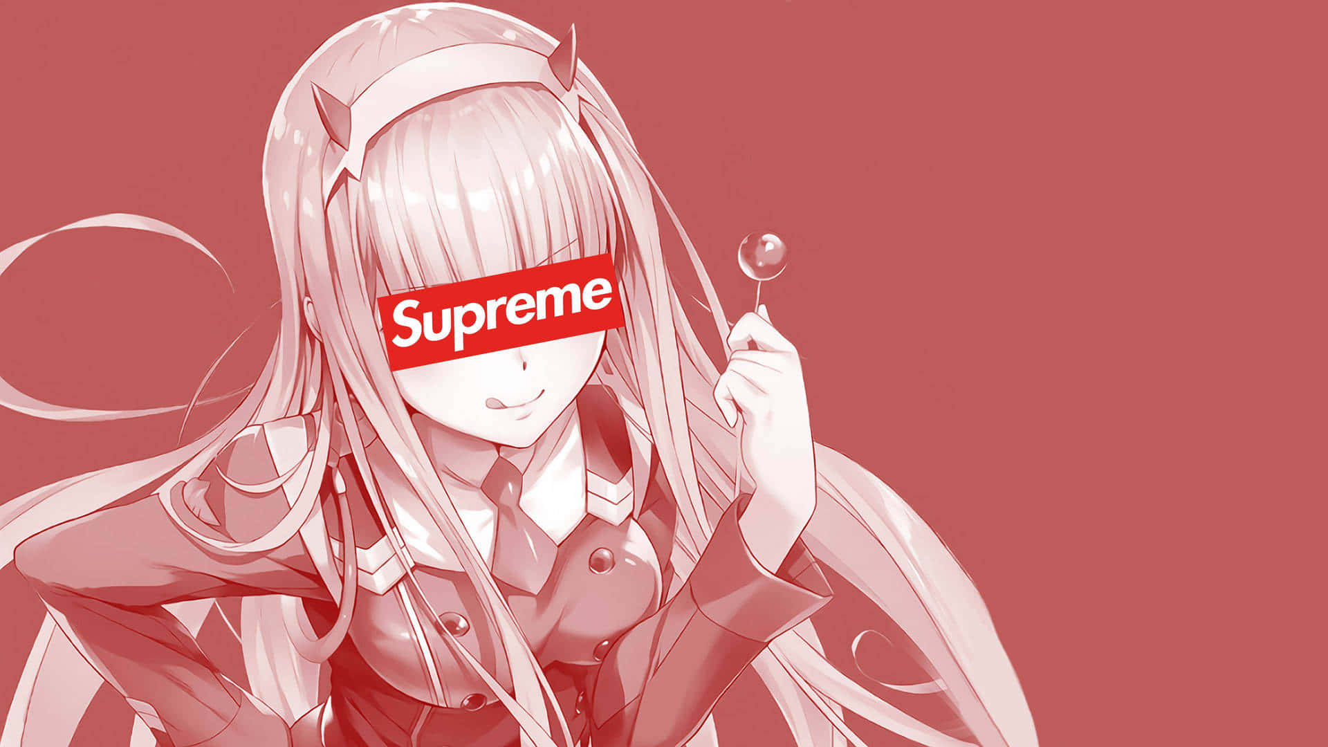 桌布 壁紙 — 長髮惡魔角動漫女孩，手持棒棒糖，眼睛上戴著Supreme標誌，背景為純紅色。