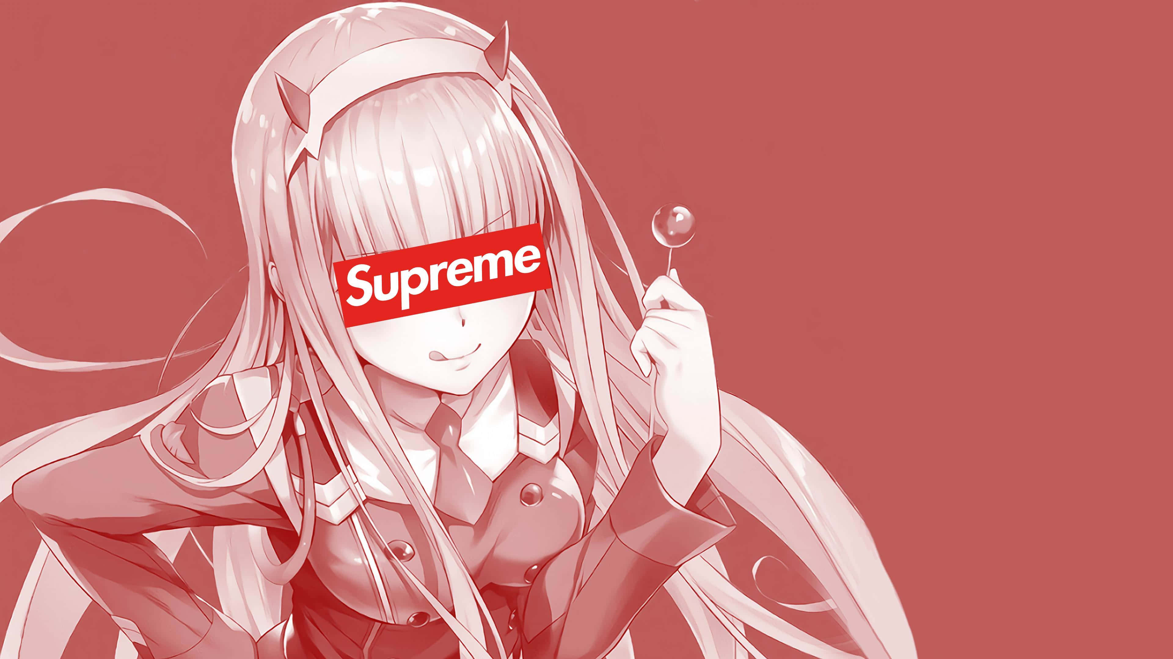 DARLING in the FRANXX 桌布 壁紙 — 長髮惡魔角動漫女孩拿著棒棒糖，眼睛上戴著Supreme標誌，背景為純紅色。