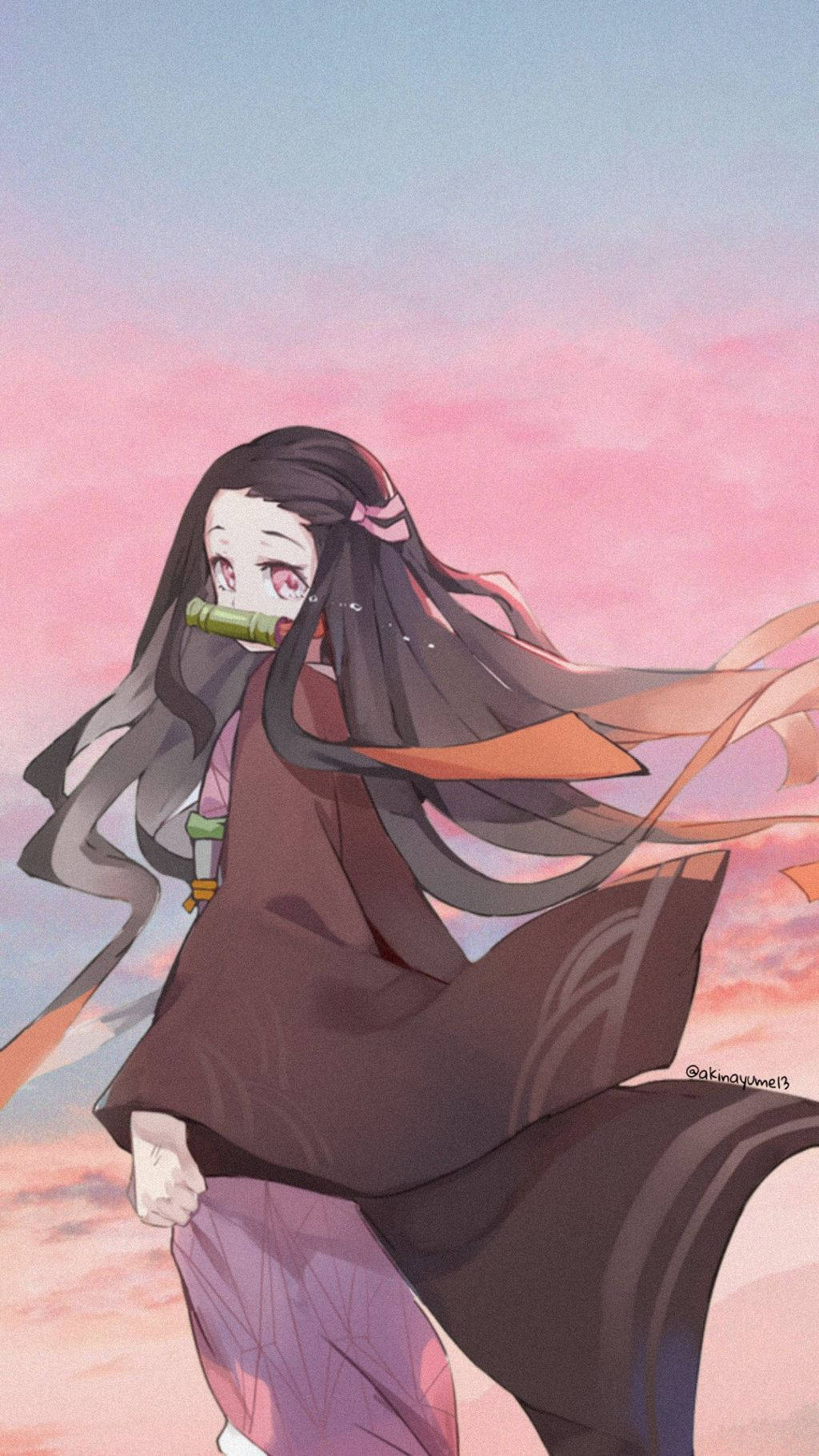 禰豆子手機 桌布 壁紙 — 長黑發動漫少女手持竹劍，站在柔和的粉紅與藍色天空下，布料飄揚。