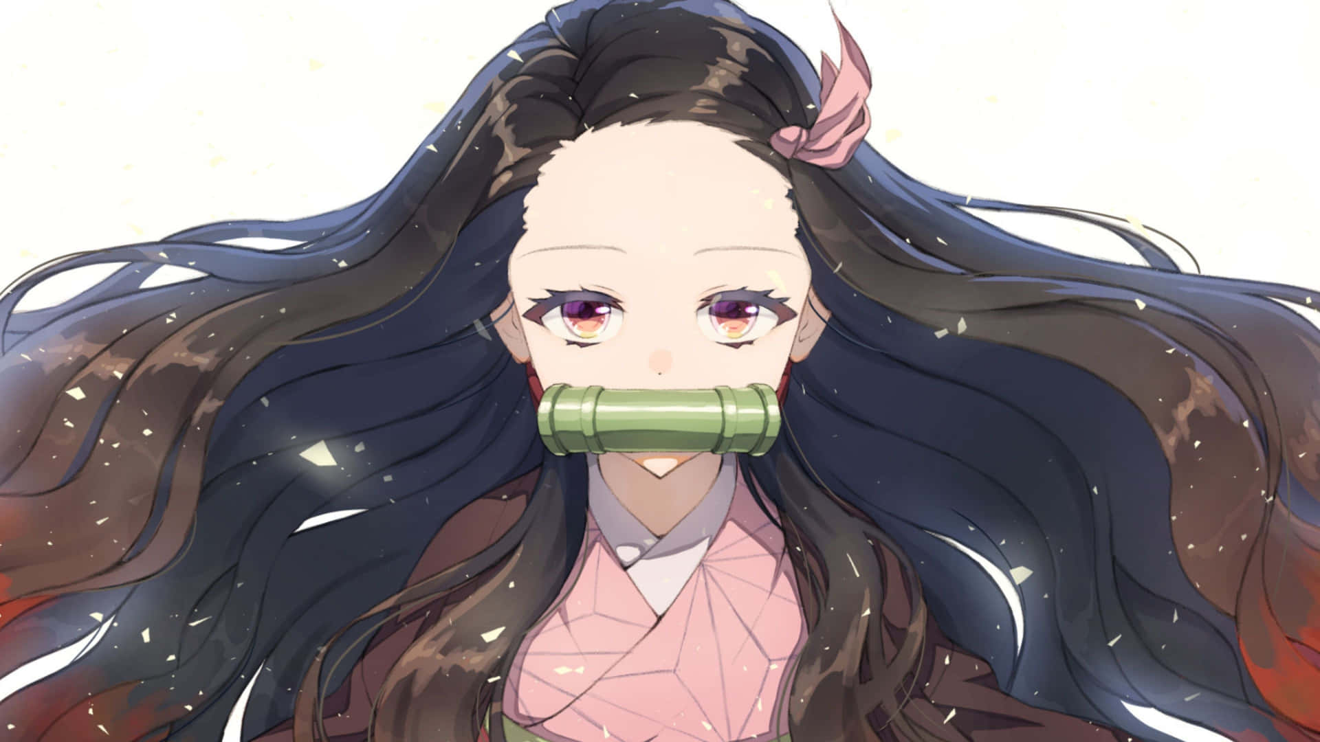 長黑髮、戴竹製口塞的動畫女孩穿著粉紅色和服。 — 鬼滅之刃 4K 壁紙