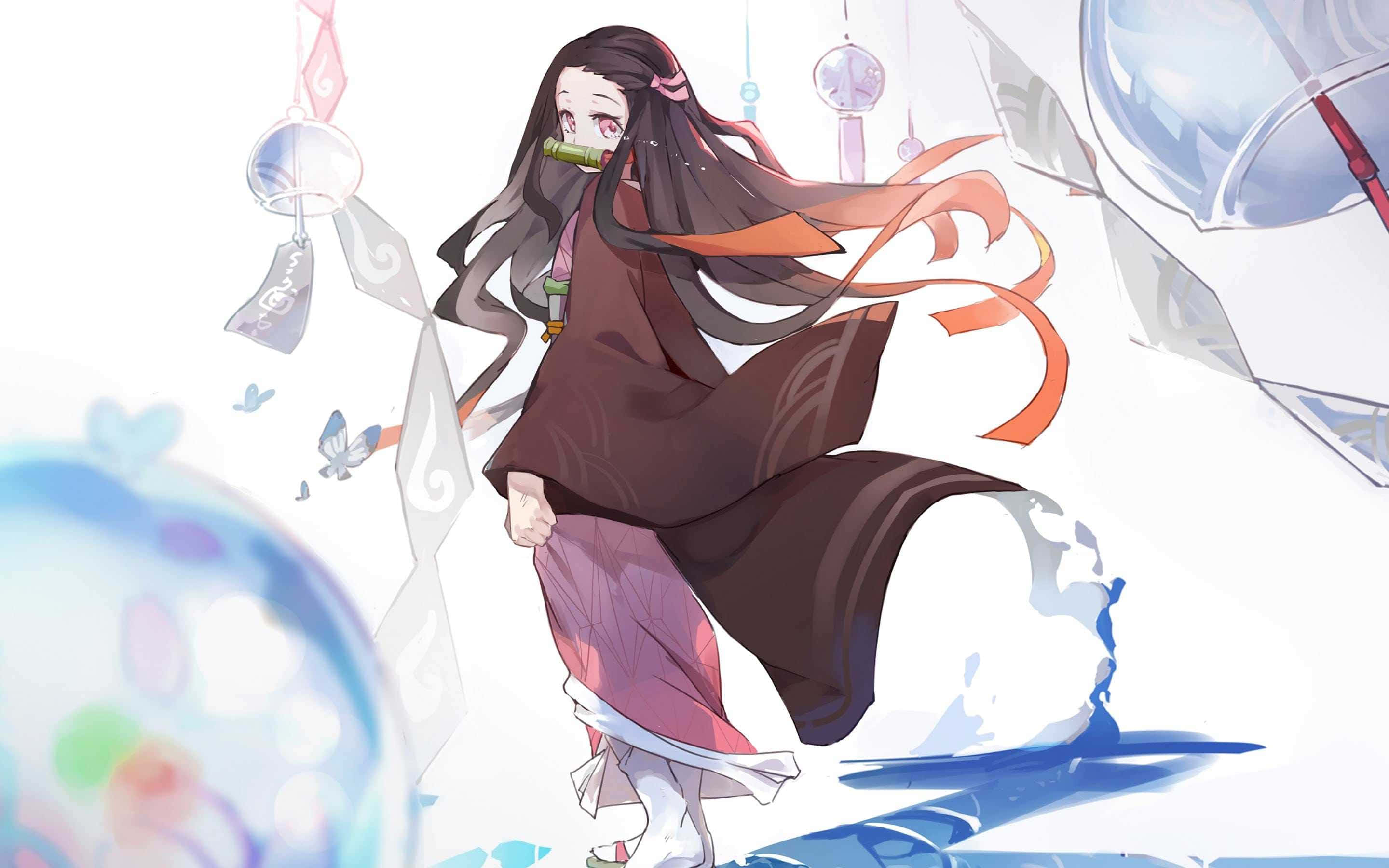 Cool Nezuko 桌布 壁紙 — 長黑髮動漫女孩手持竹劍，身穿飄逸傳統長袍，站在漂浮的燈籠和蝴蝶之間。