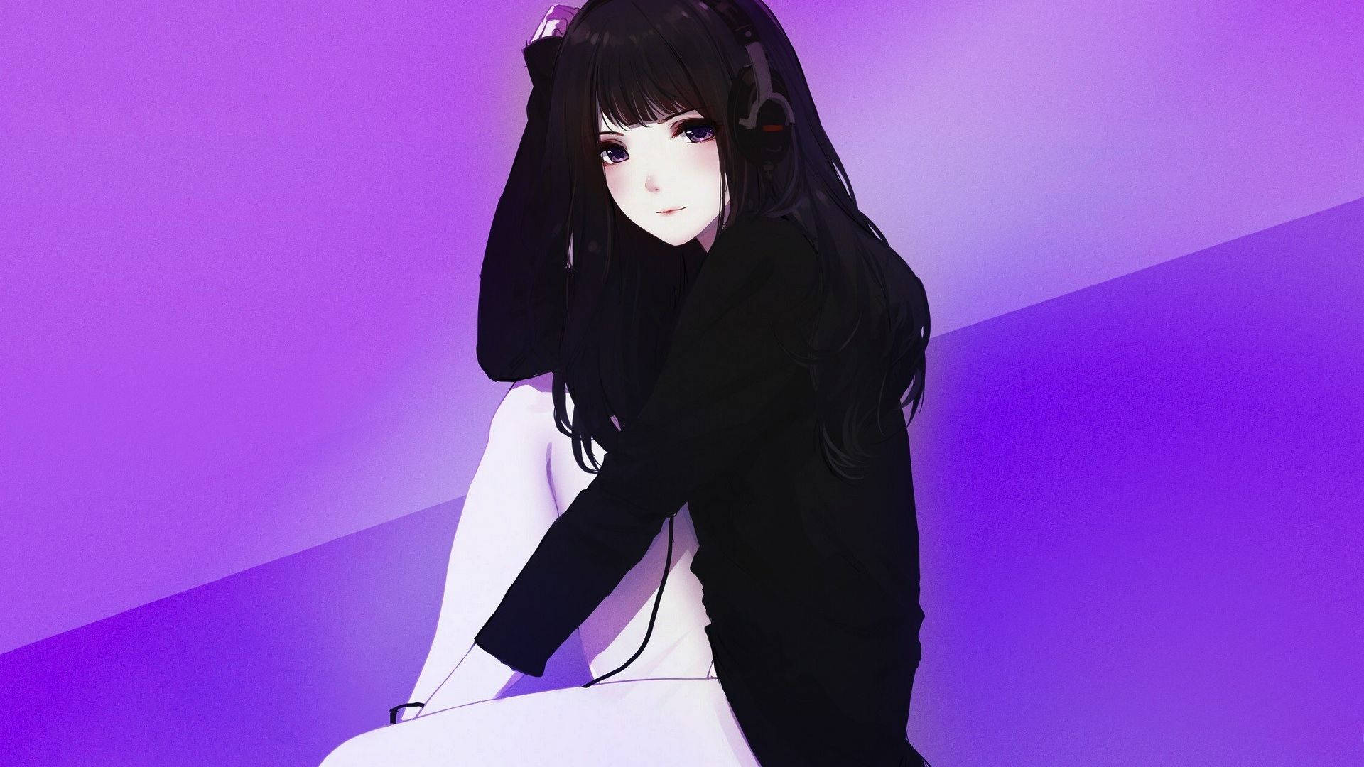 Hoodie 桌布 壁紙 — 長黑髮戴耳機的動漫女孩坐在充滿活力的紫色漸變背景上。